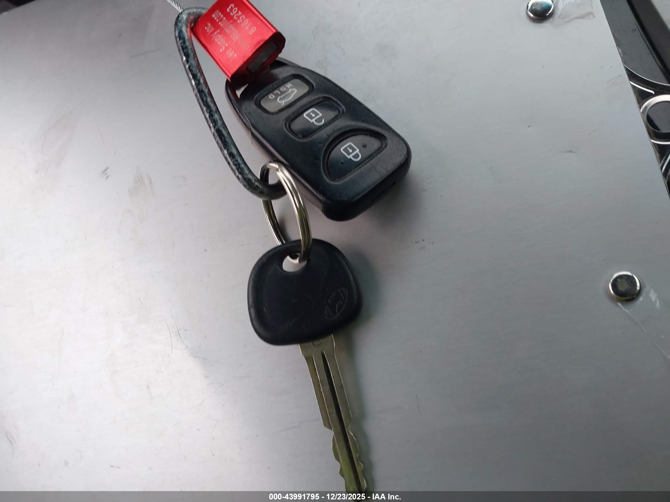 HYUNDAI ELANTRA image 11