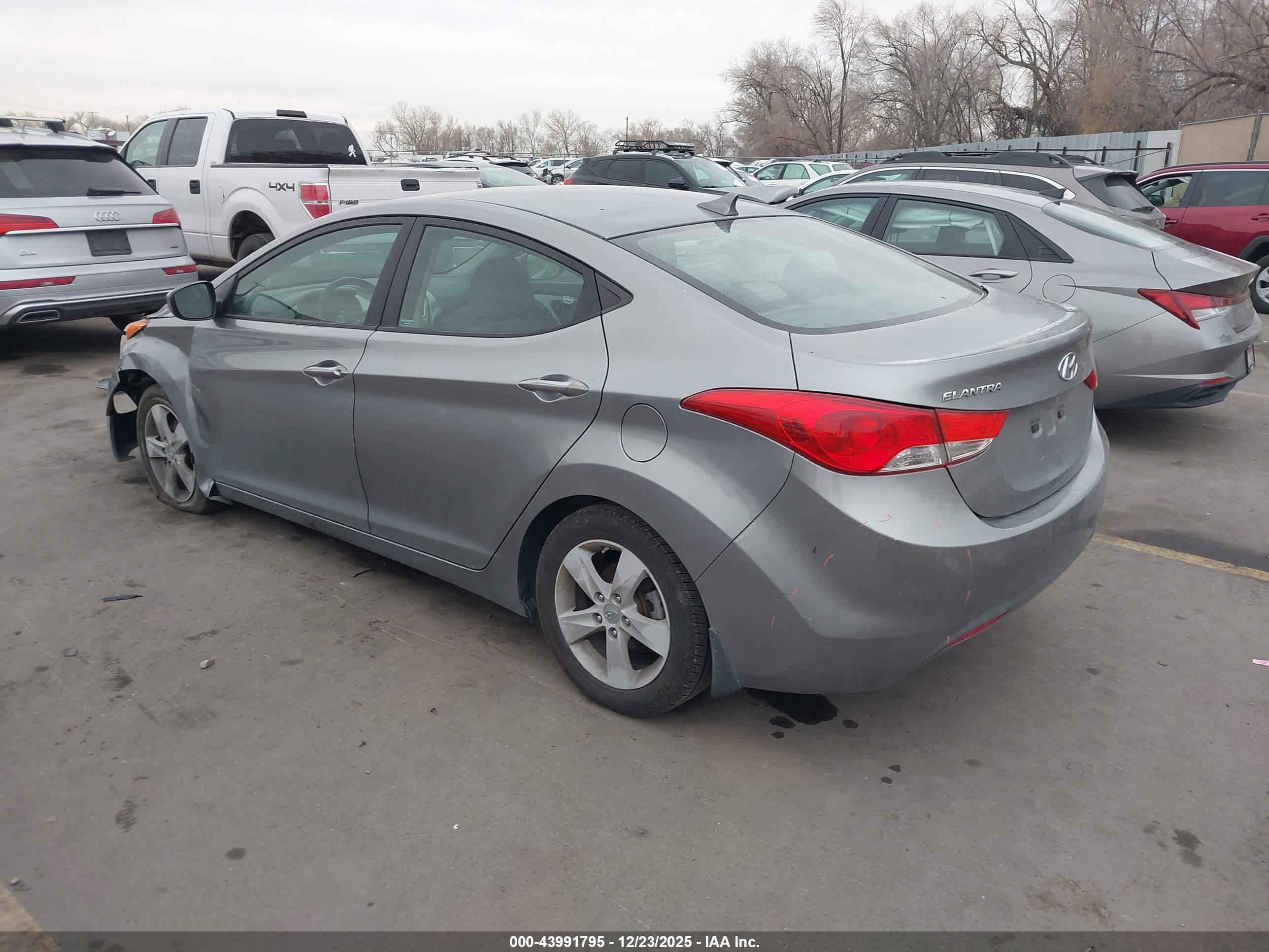 HYUNDAI ELANTRA image 3