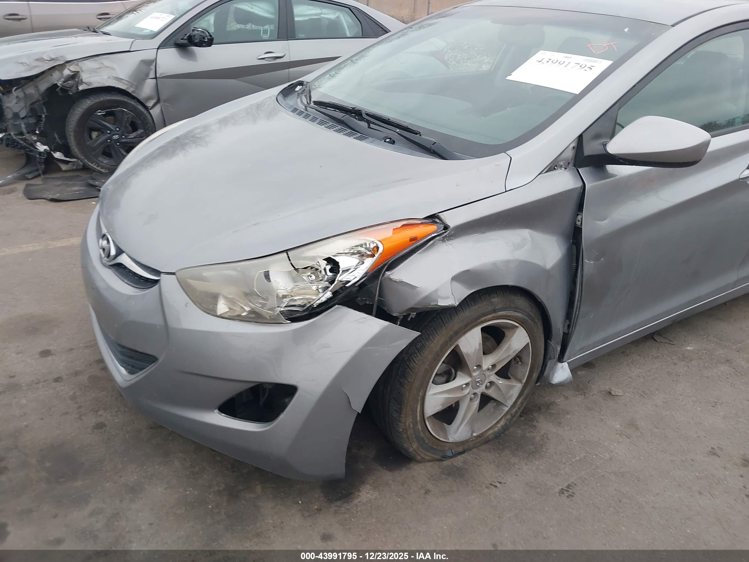 HYUNDAI ELANTRA image 6