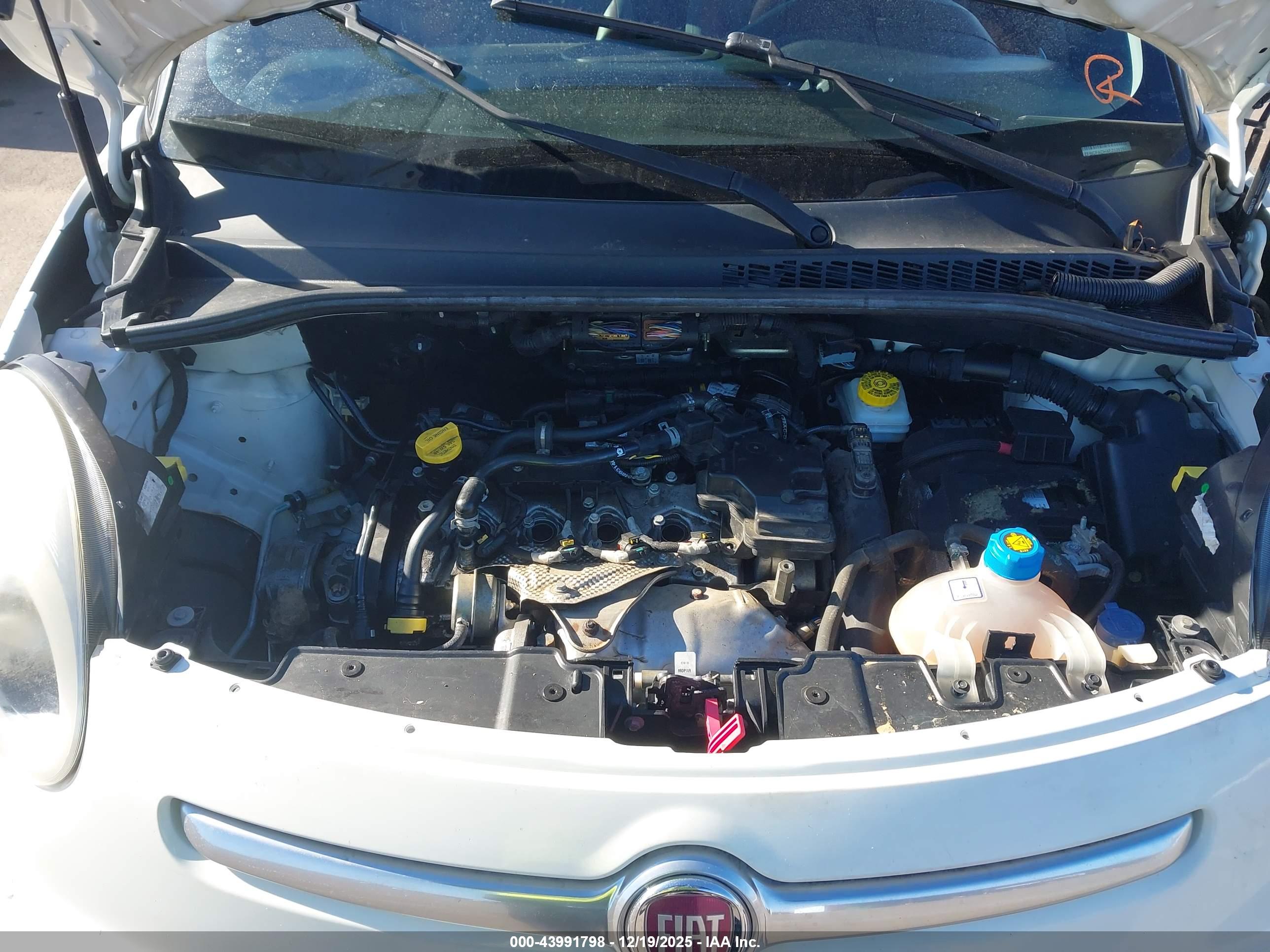 FIAT 500L image 10