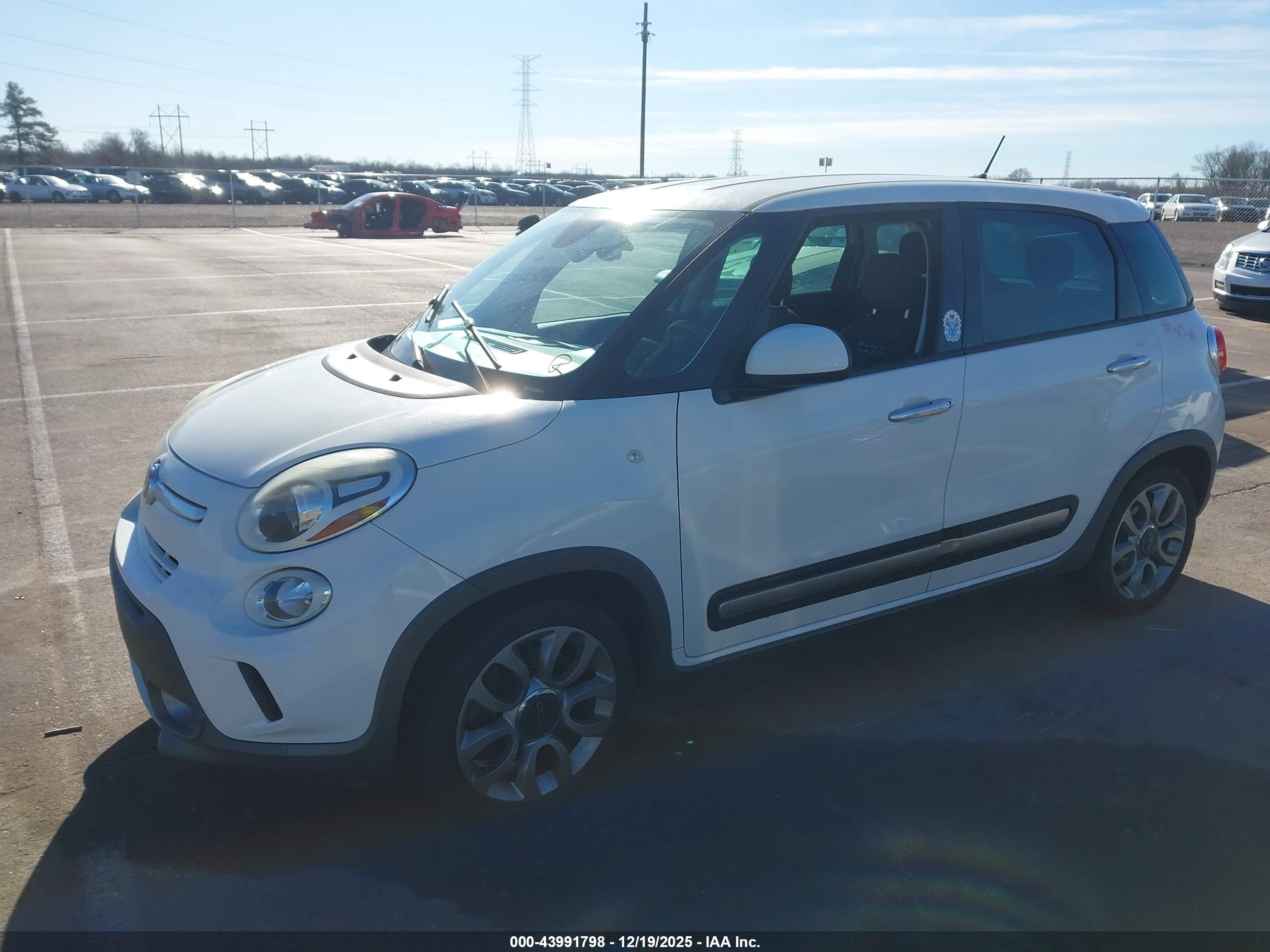 FIAT 500L image 2