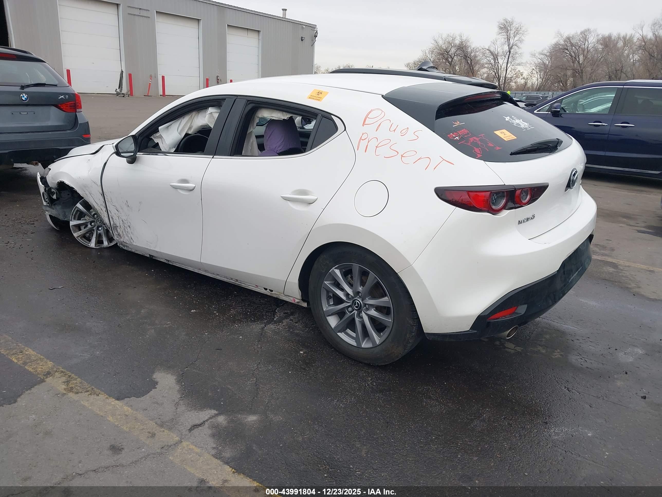 MAZDA MAZDA3 image 3