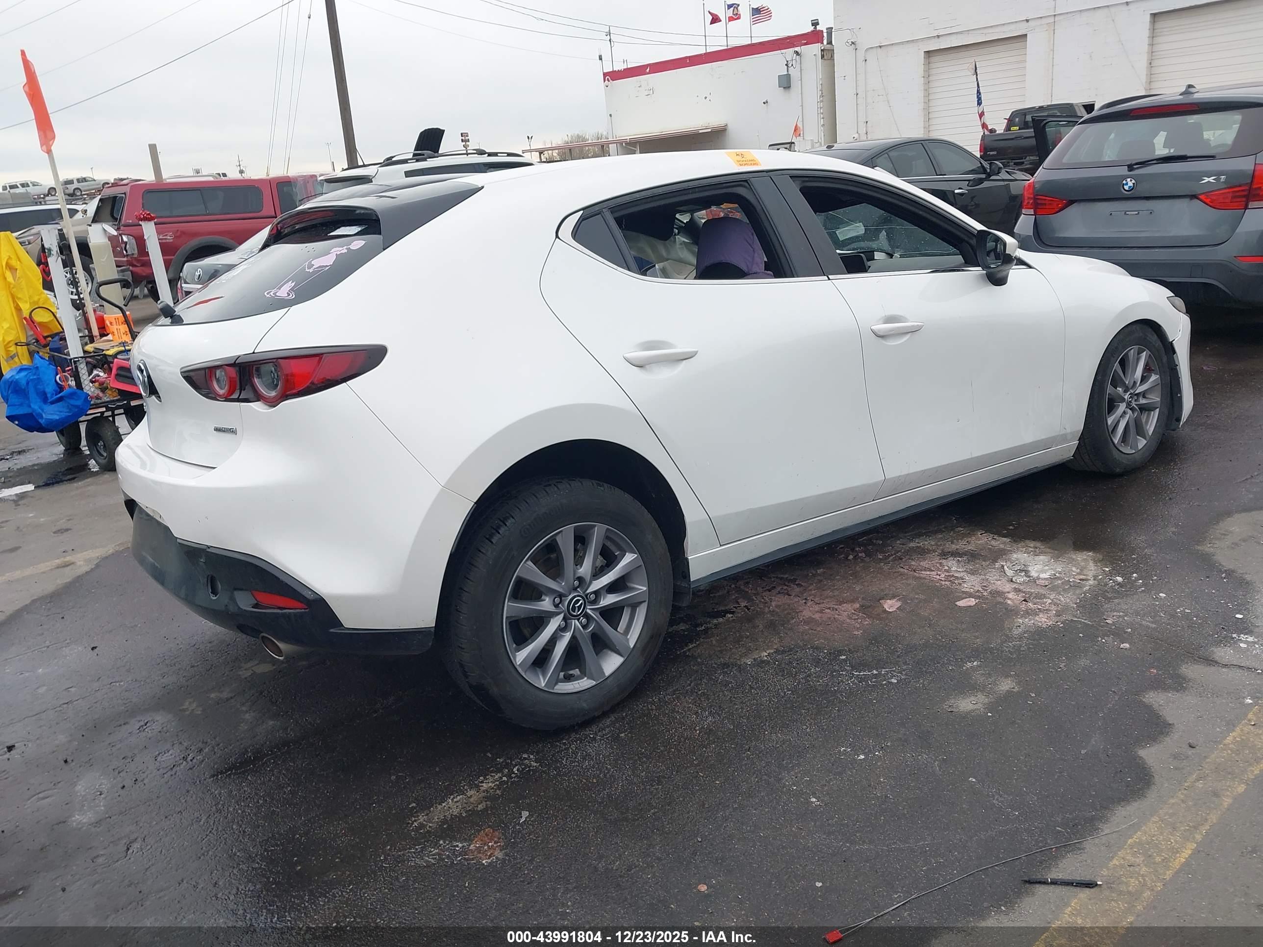 MAZDA MAZDA3 image 4