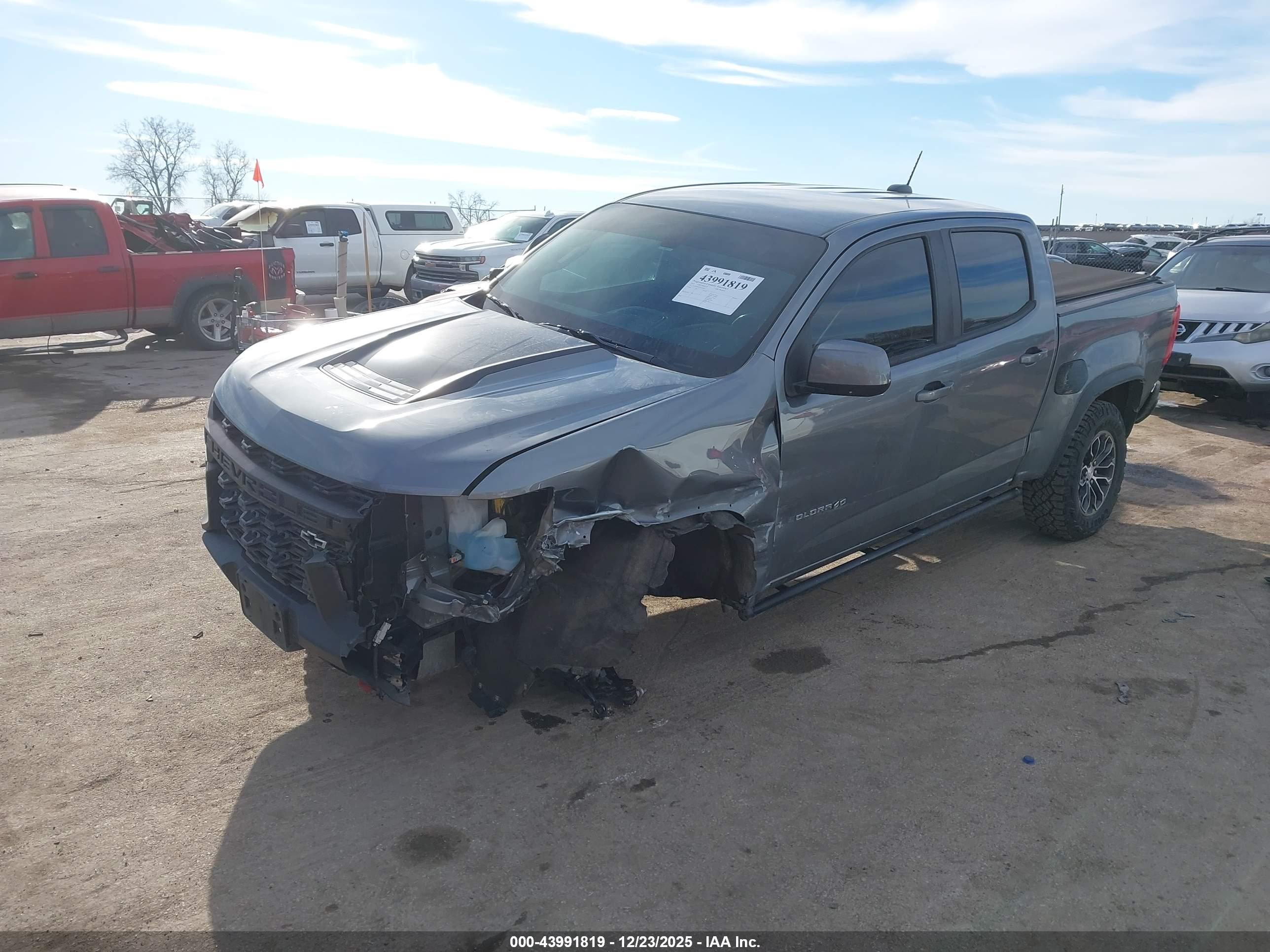 CHEVROLET COLORADO image 2