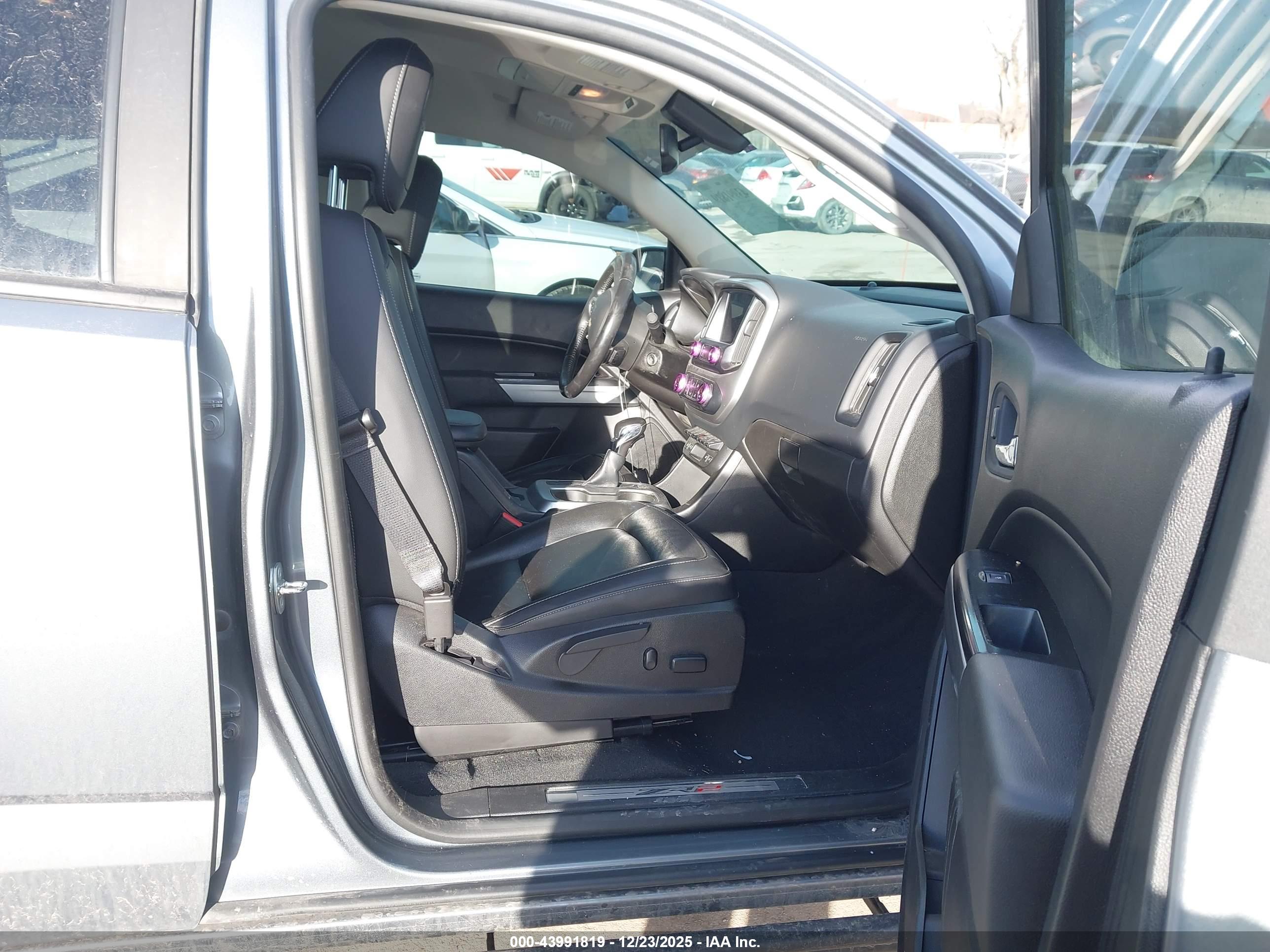 CHEVROLET COLORADO image 5