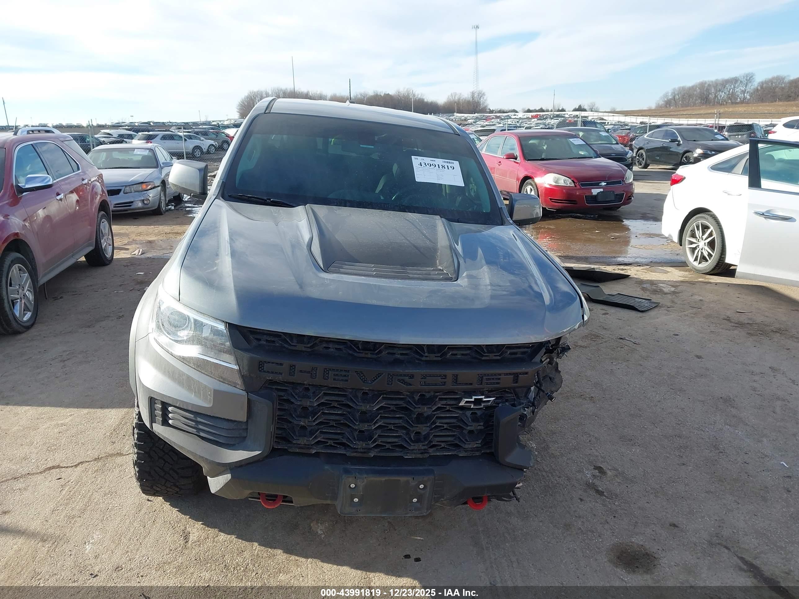 CHEVROLET COLORADO image 6