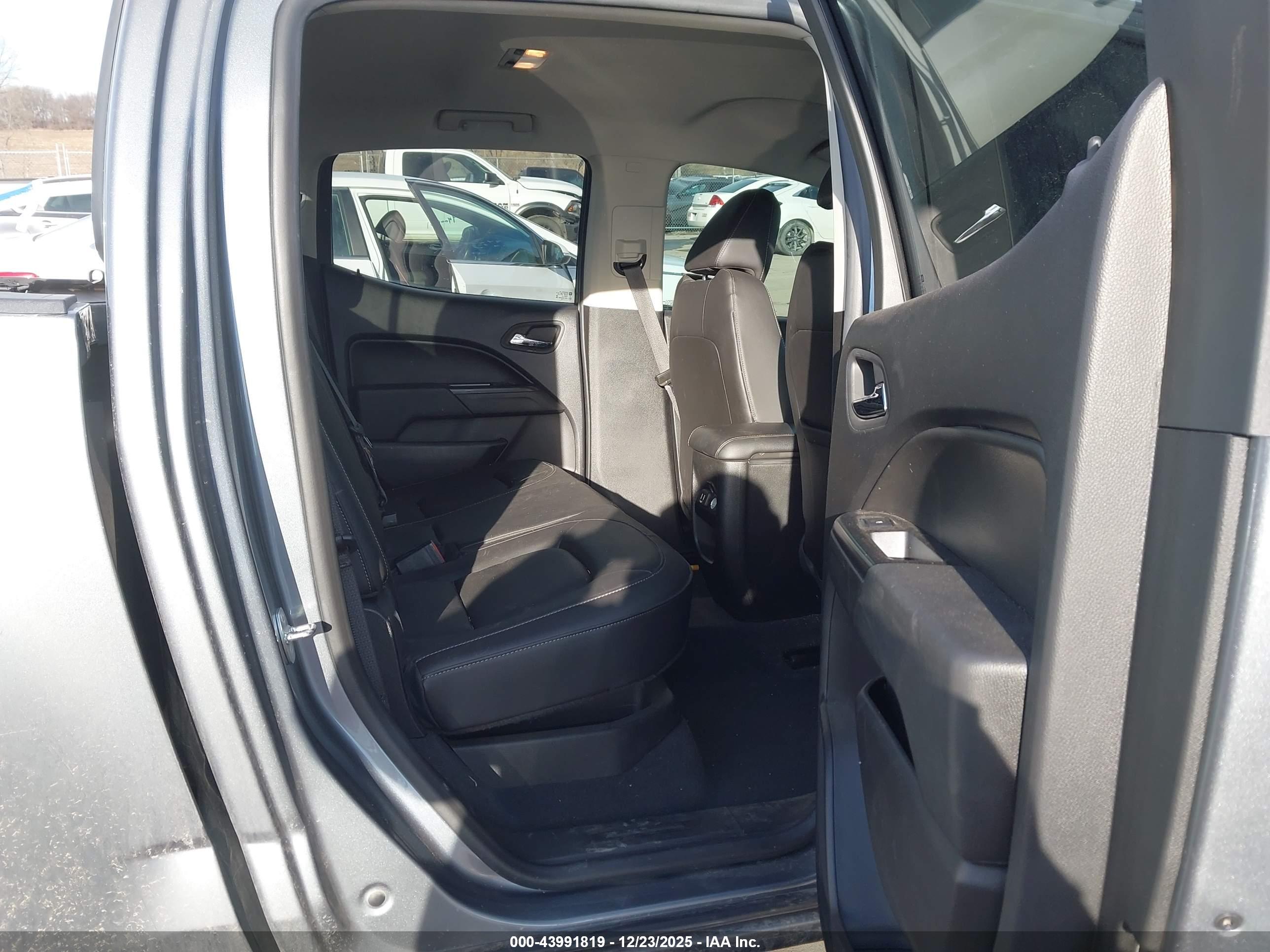 CHEVROLET COLORADO image 8