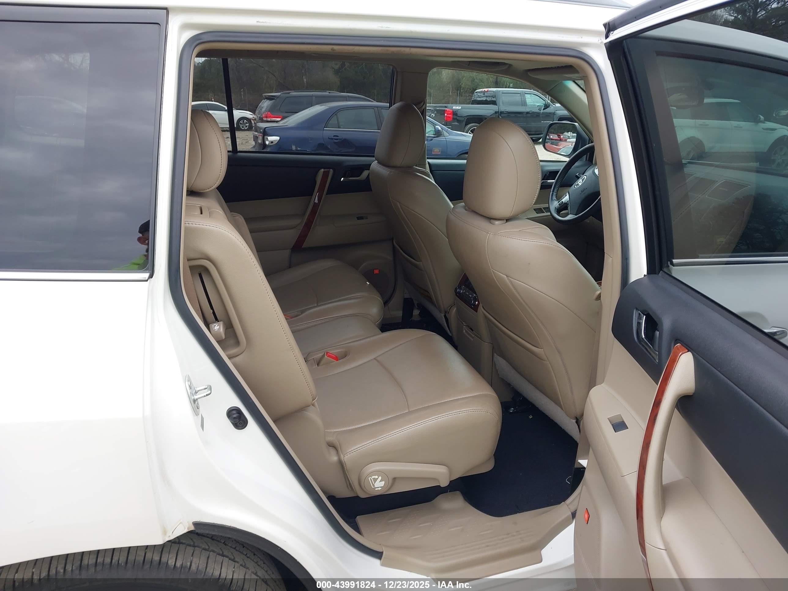 TOYOTA HIGHLANDER image 8