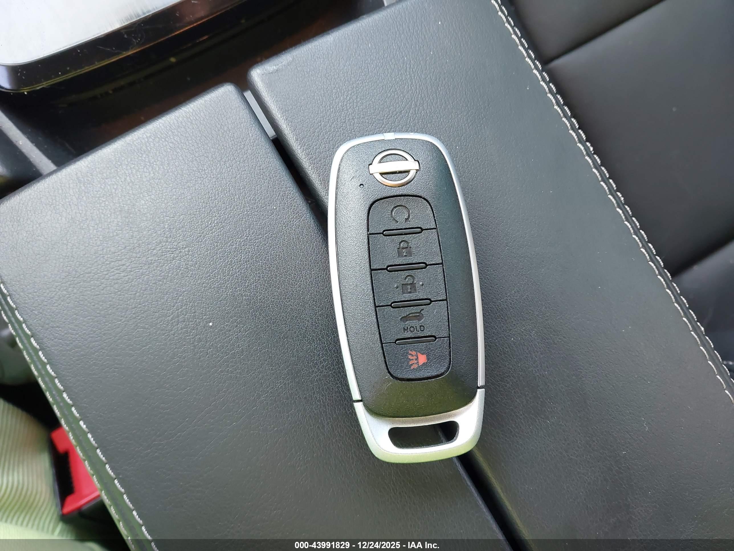 NISSAN ROGUE image 11