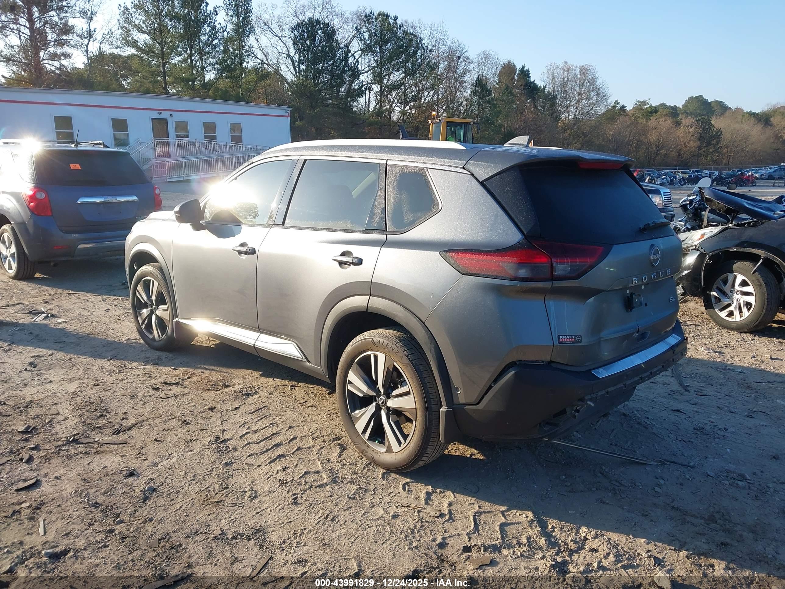NISSAN ROGUE image 3
