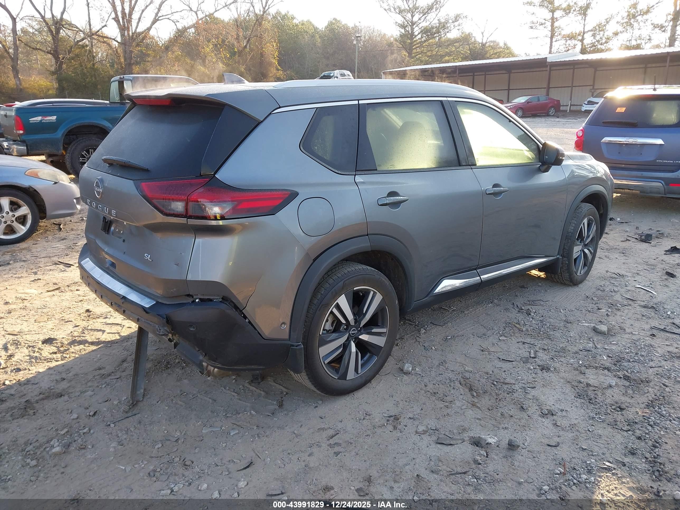 NISSAN ROGUE image 4