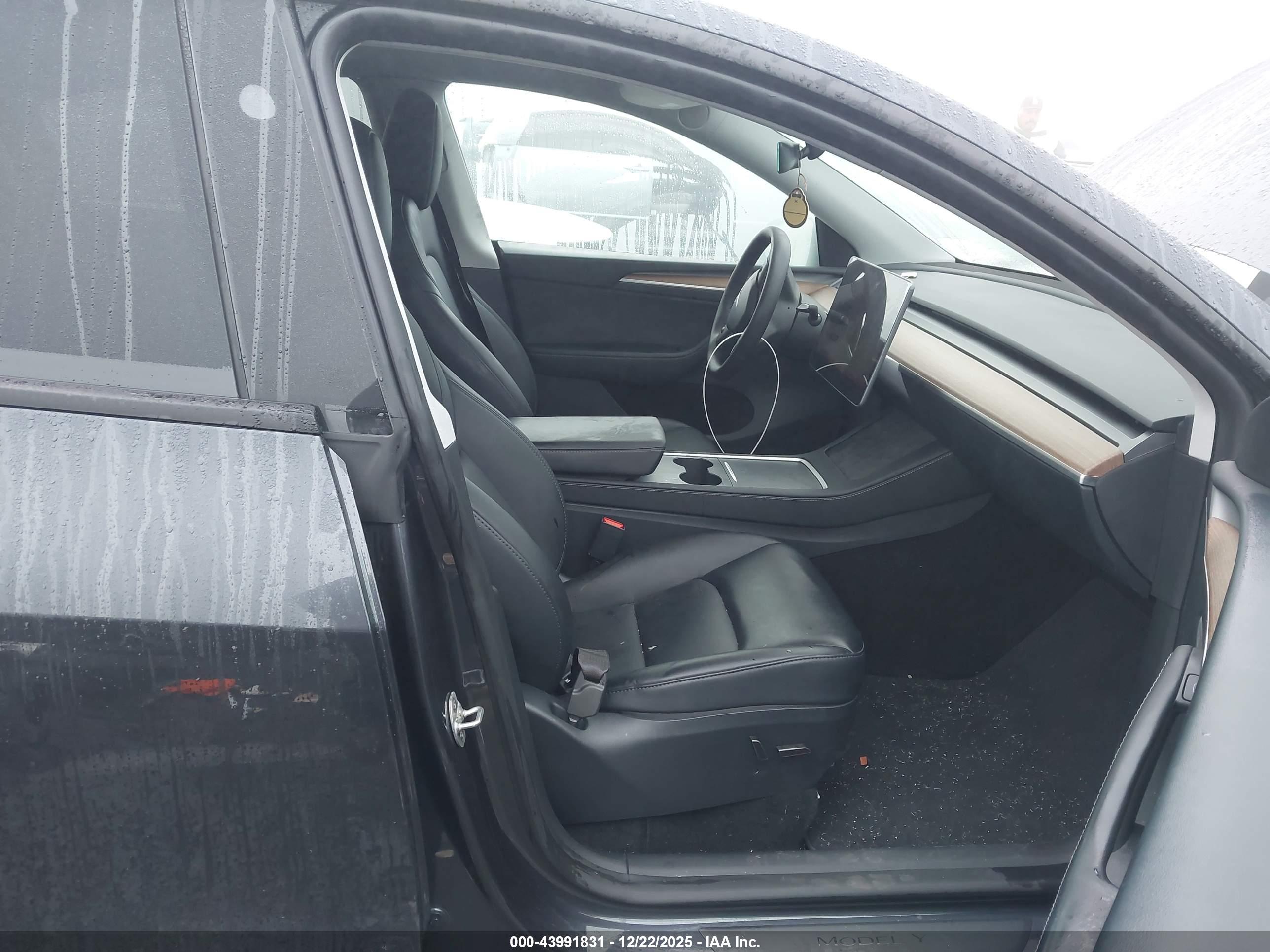 TESLA MODEL image 5