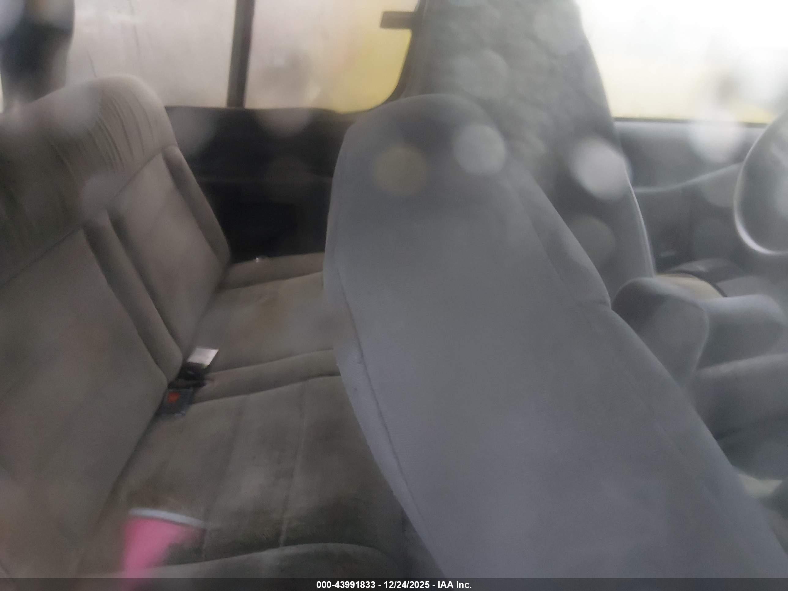 FORD AEROSTAR image 8