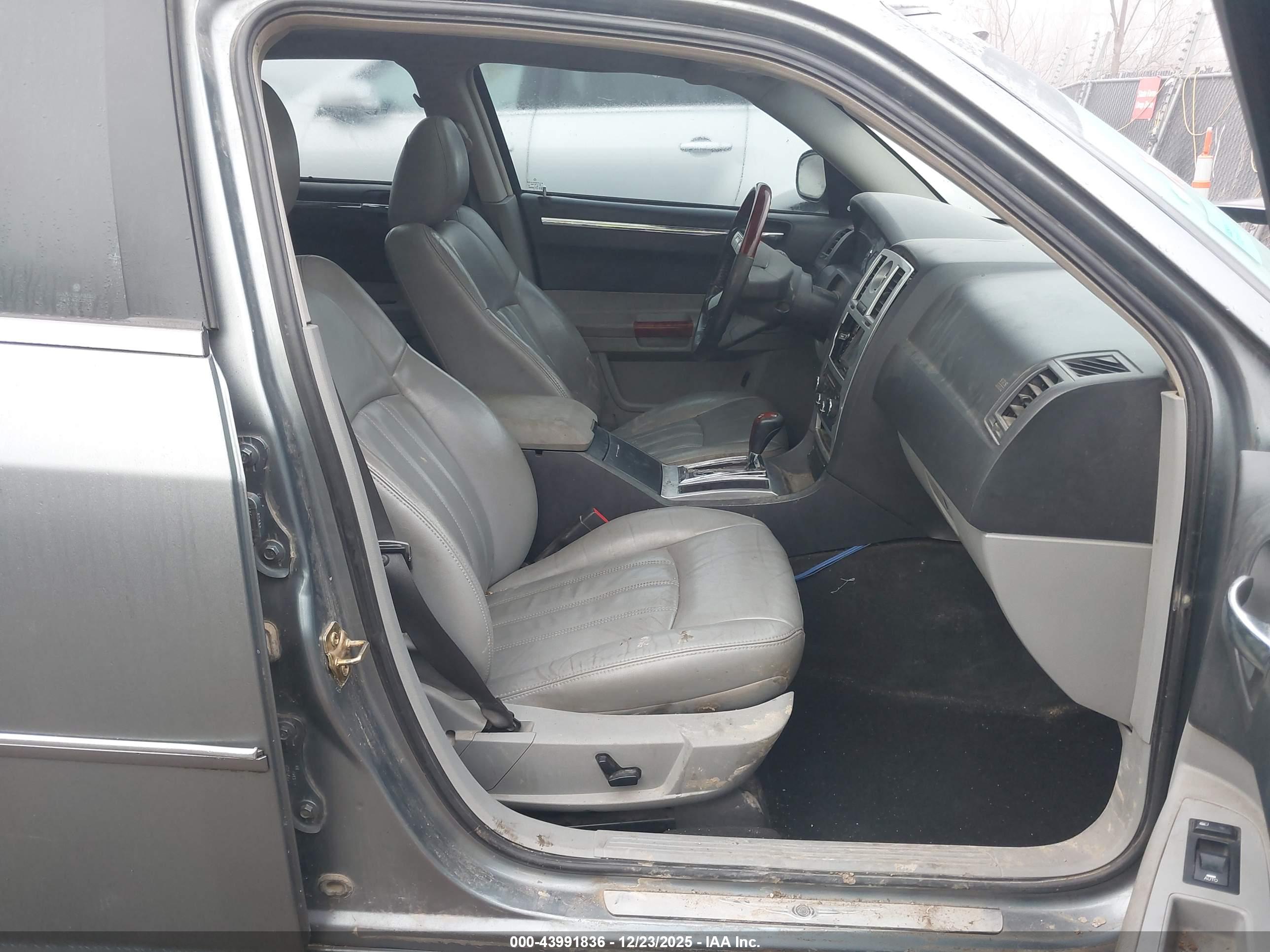 CHRYSLER 300C image 5