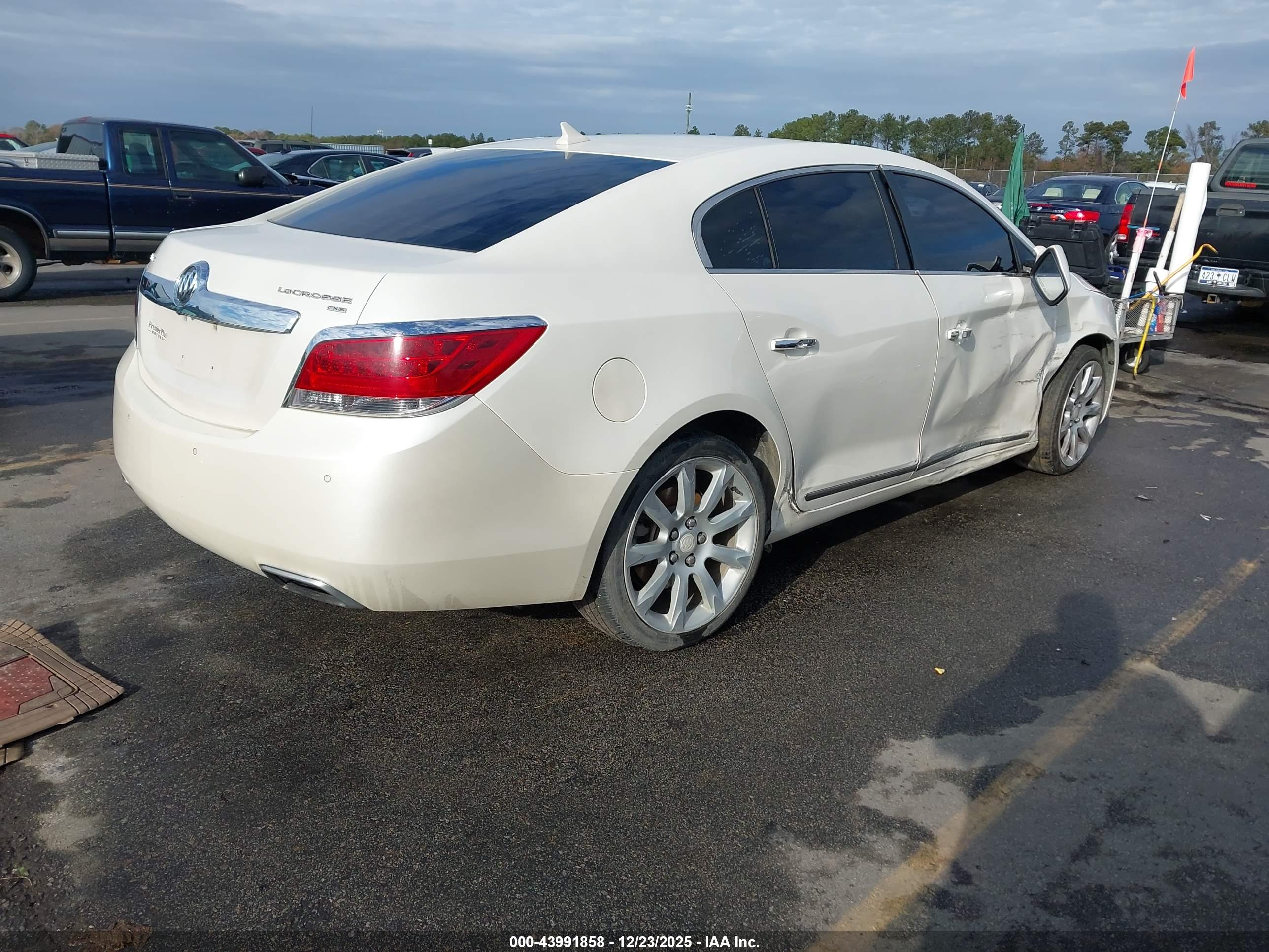 BUICK LACROSSE image 4