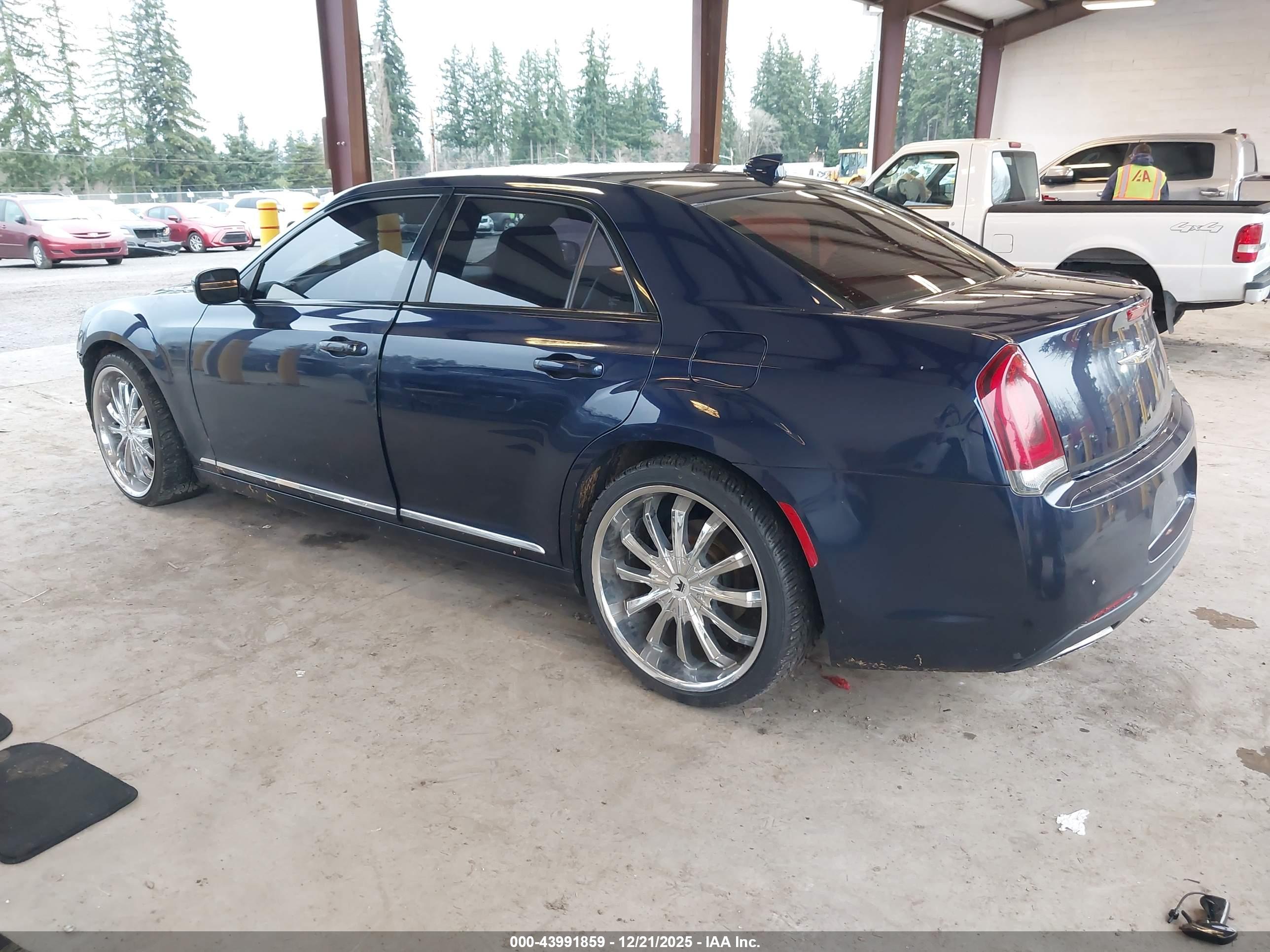CHRYSLER 300 image 3