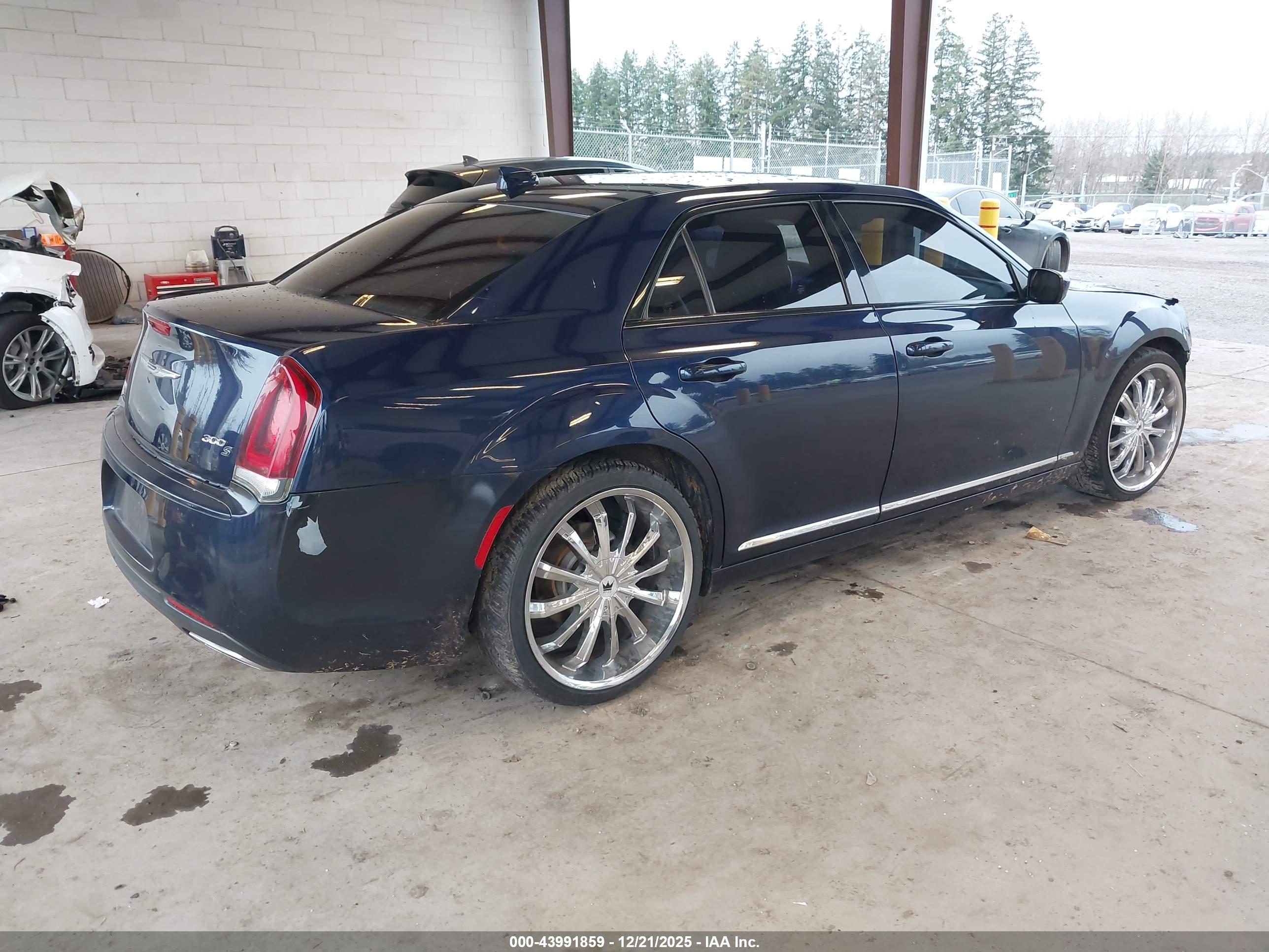 CHRYSLER 300 image 4