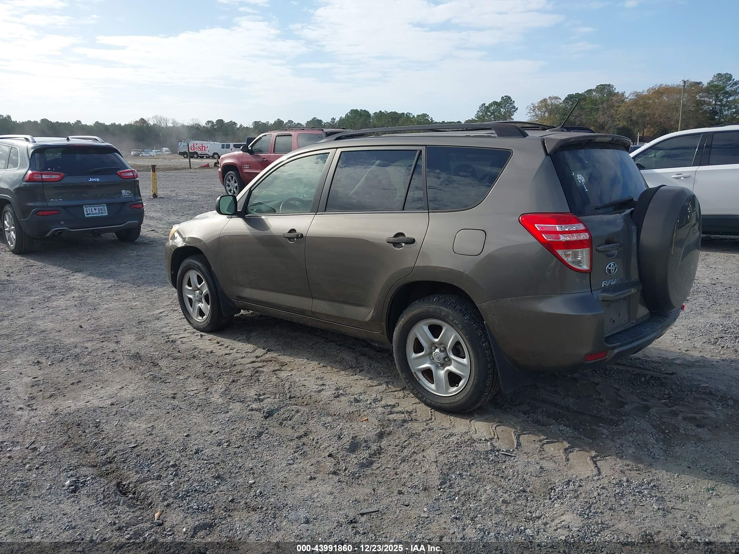 TOYOTA RAV4 image 3