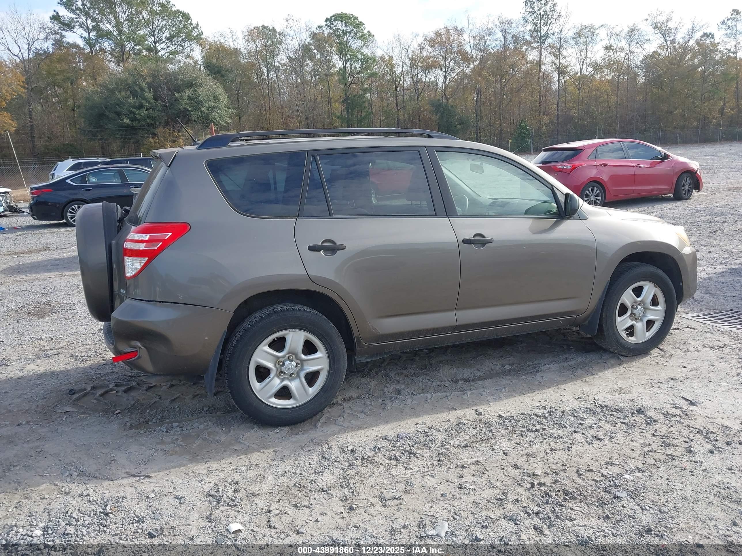 TOYOTA RAV4 image 4