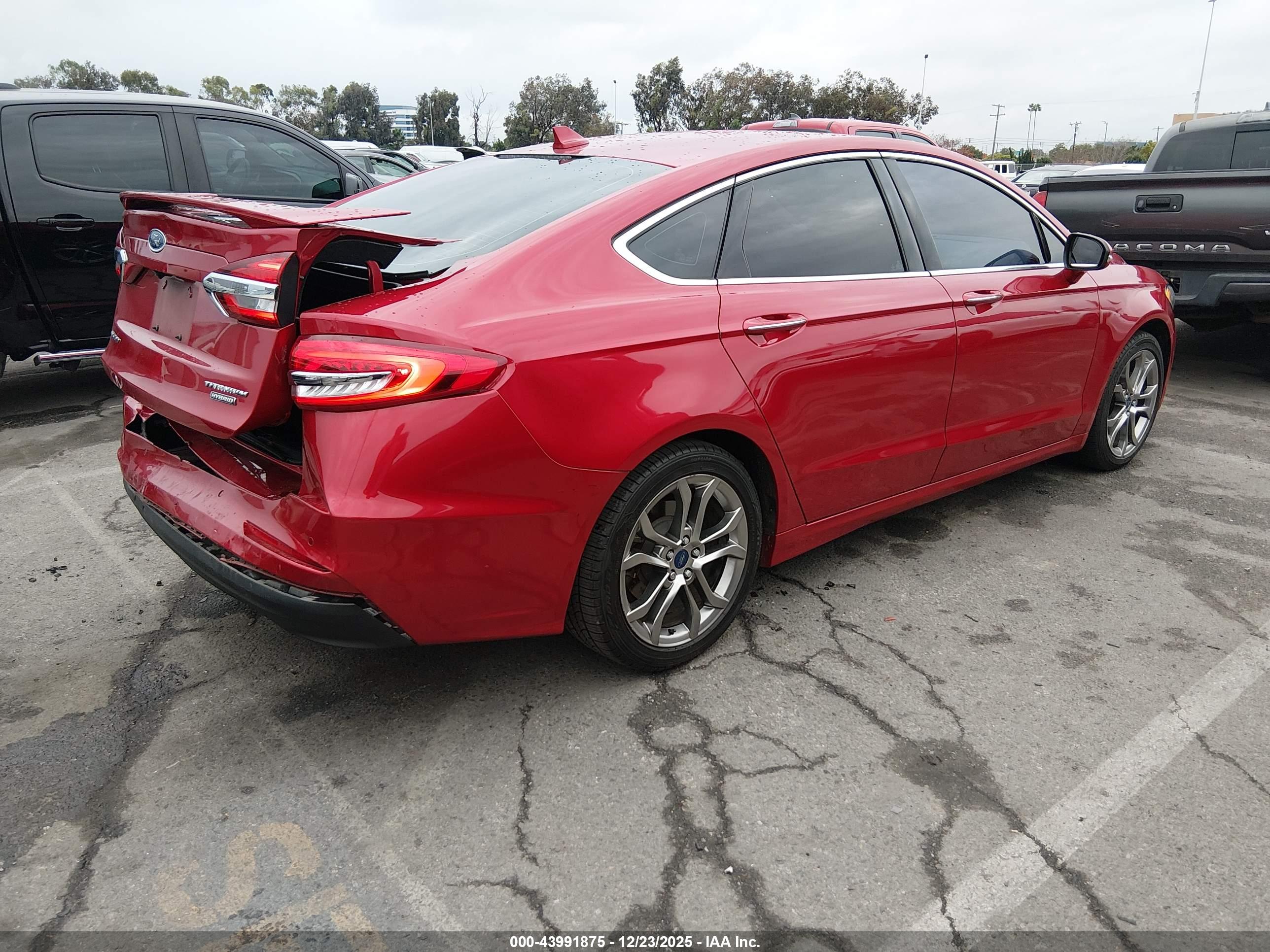 FORD FUSION image 4