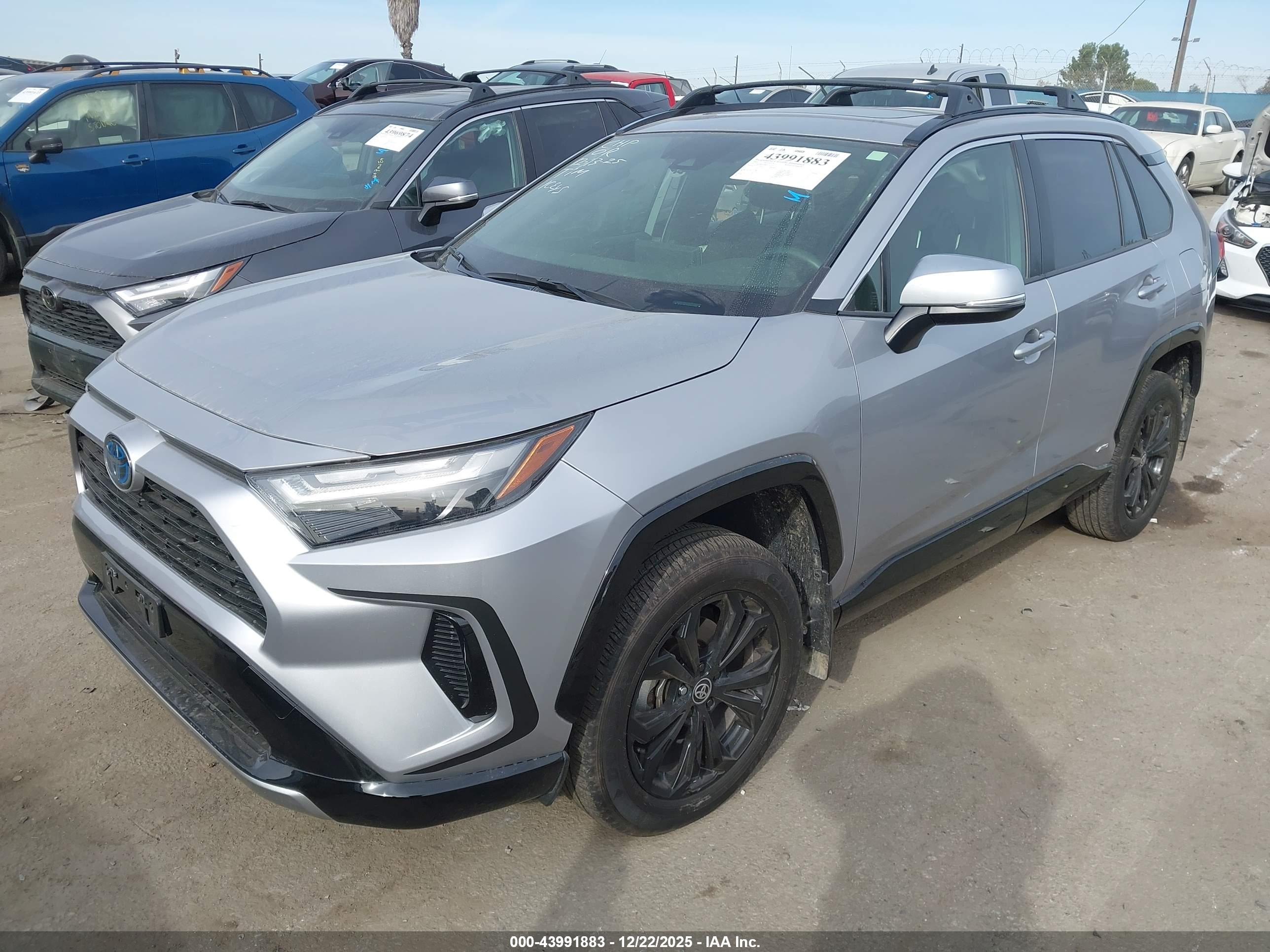 TOYOTA RAV4 image 2