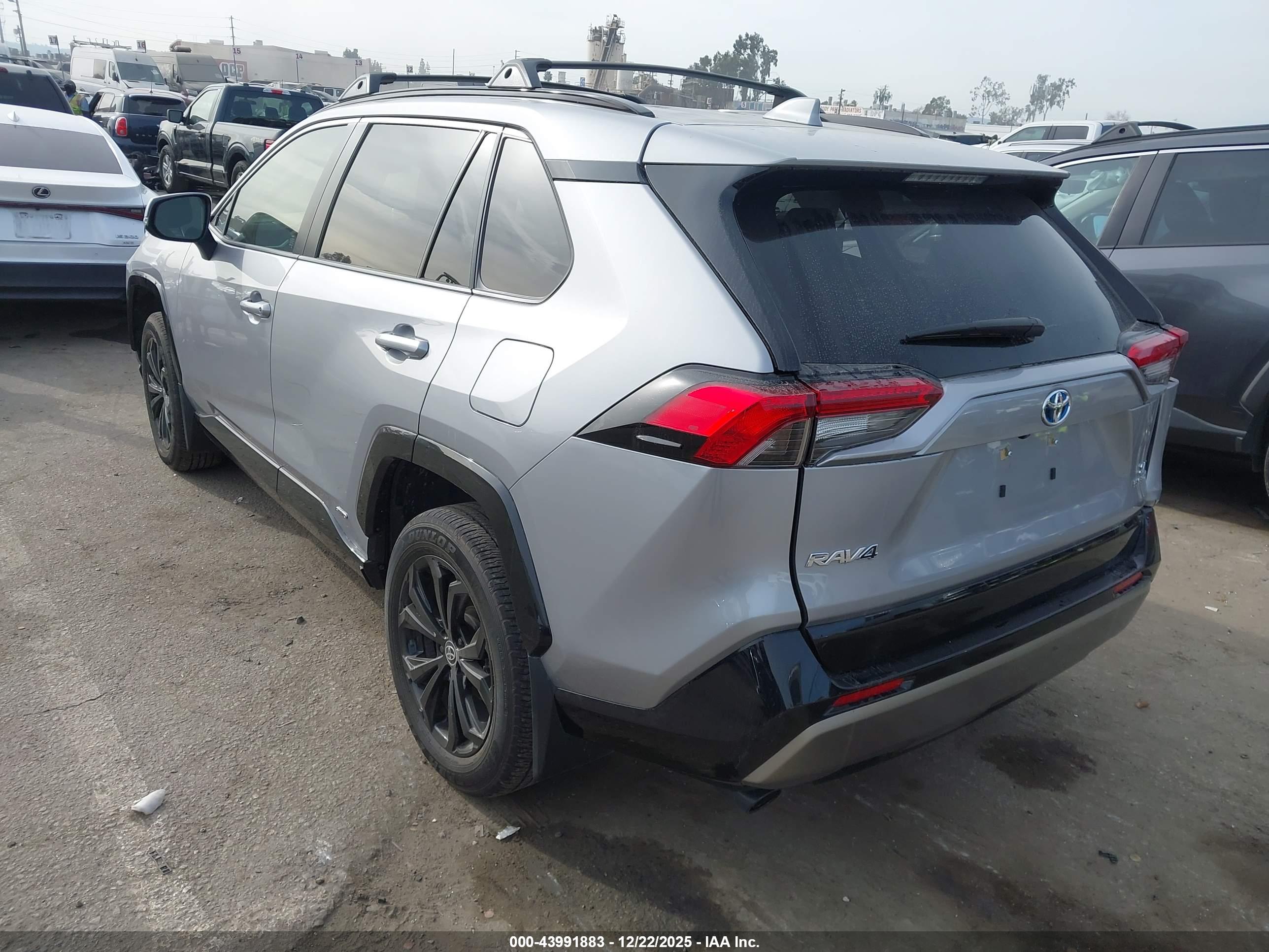 TOYOTA RAV4 image 3