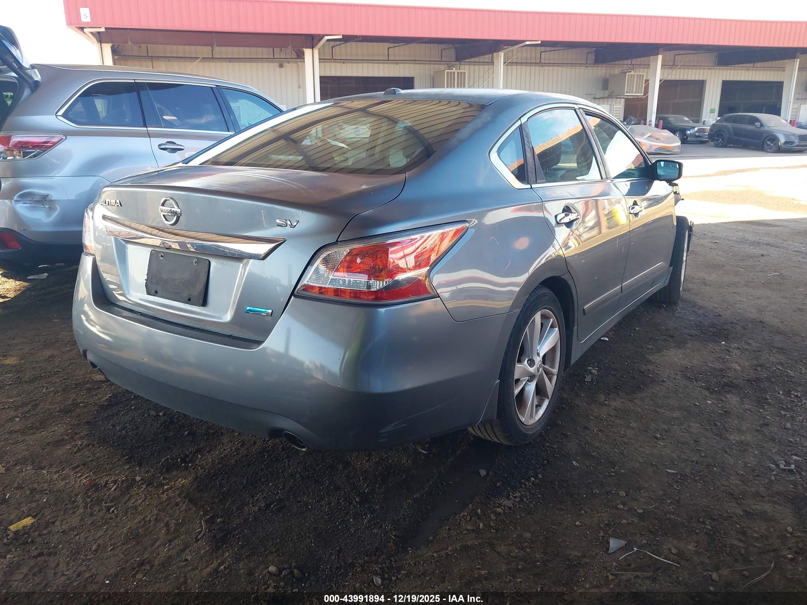 NISSAN ALTIMA image 4