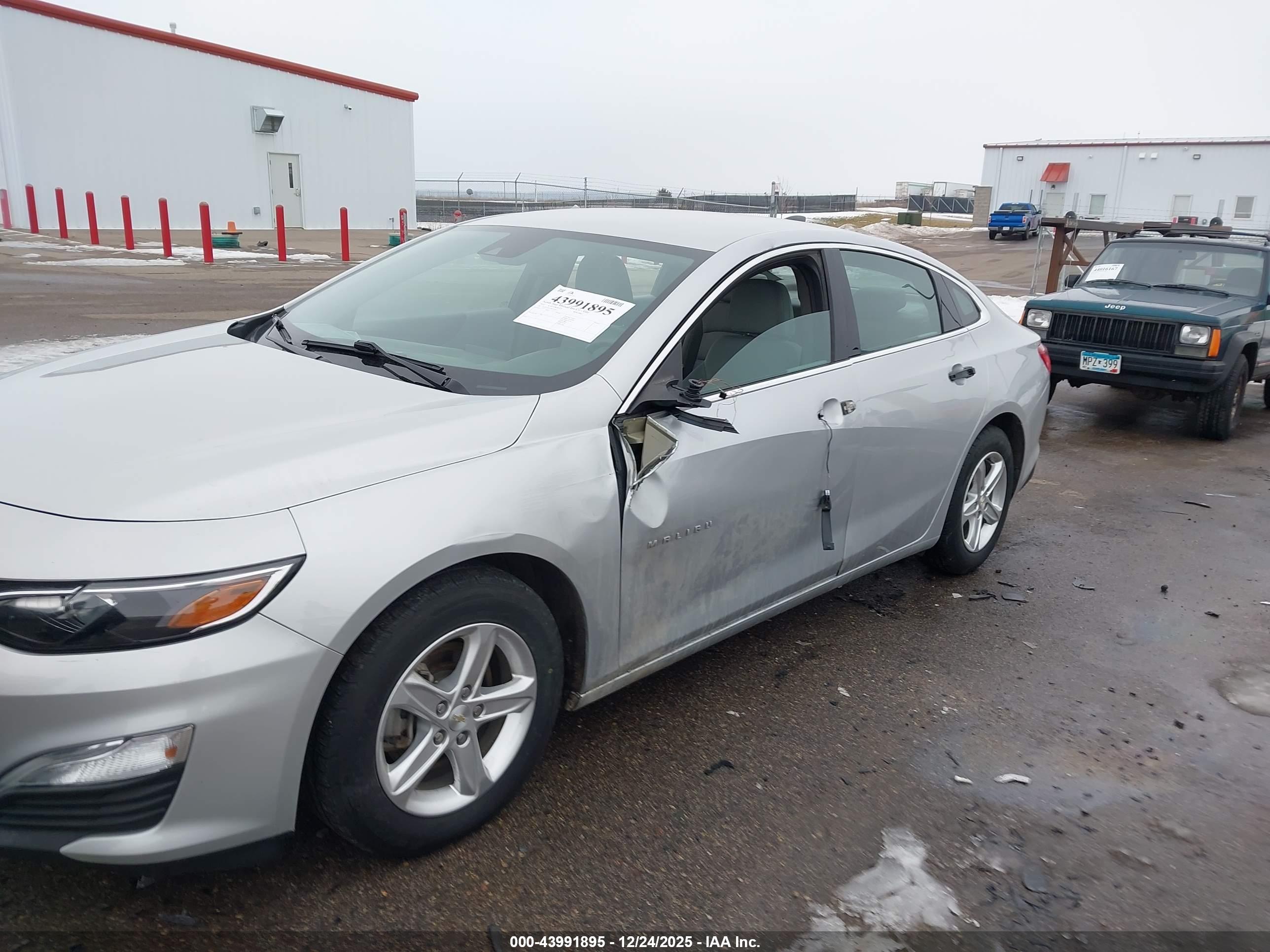 CHEVROLET MALIBU image 6