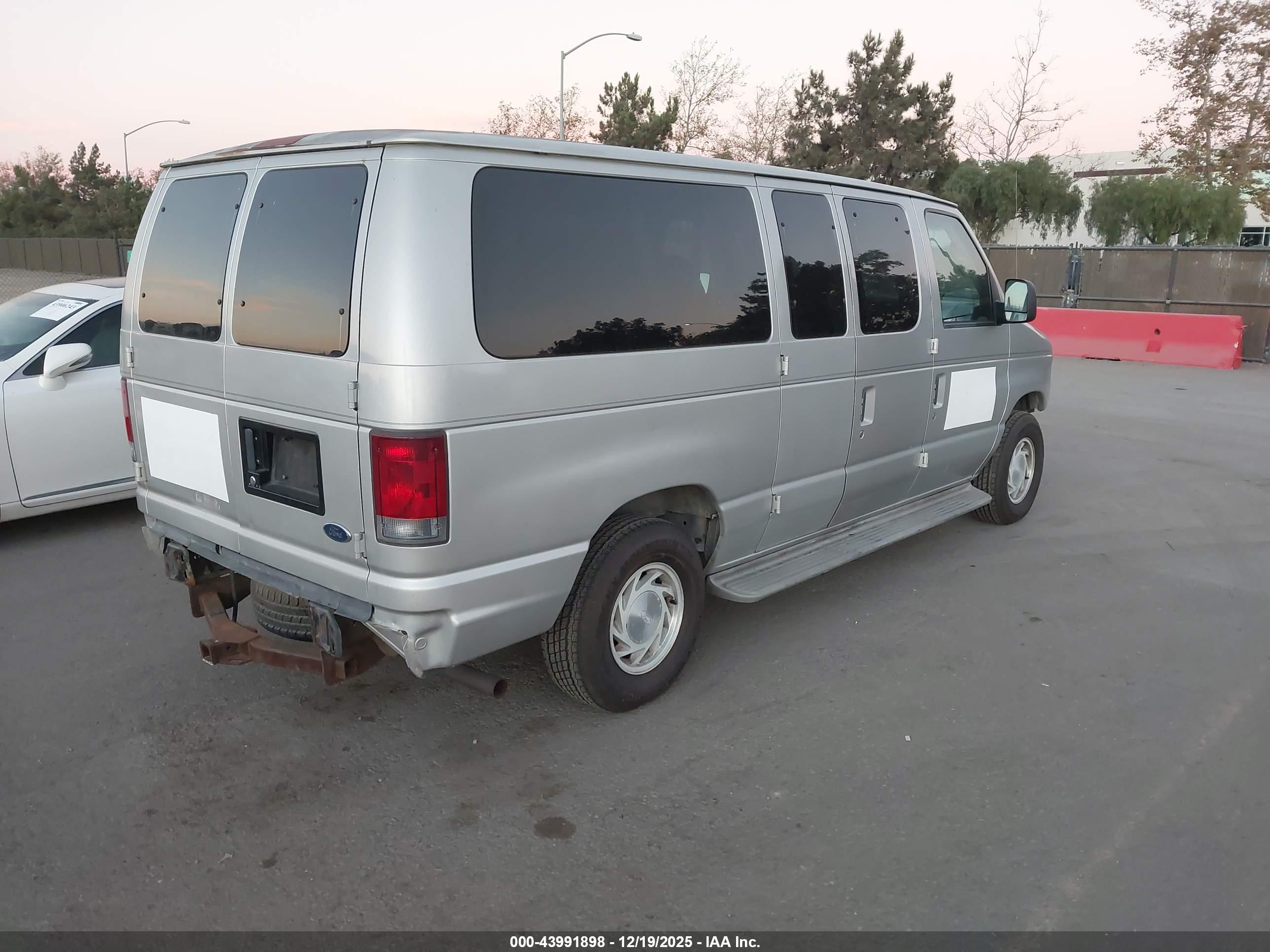 FORD E-150 image 4