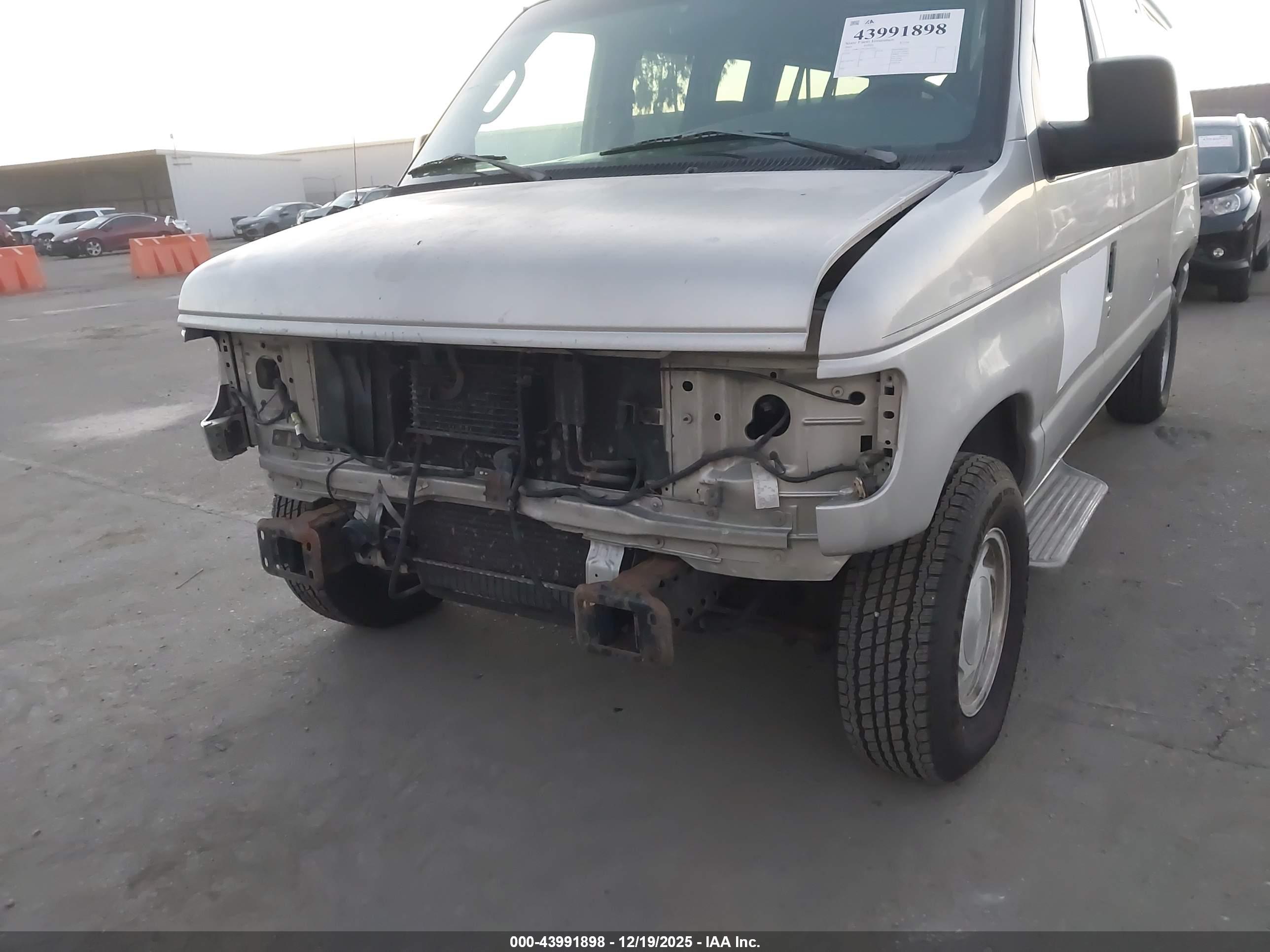 FORD E-150 image 6