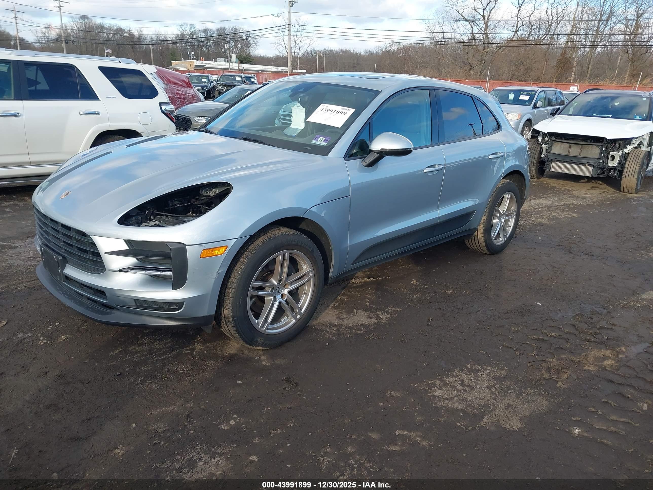 PORSCHE MACAN image 2