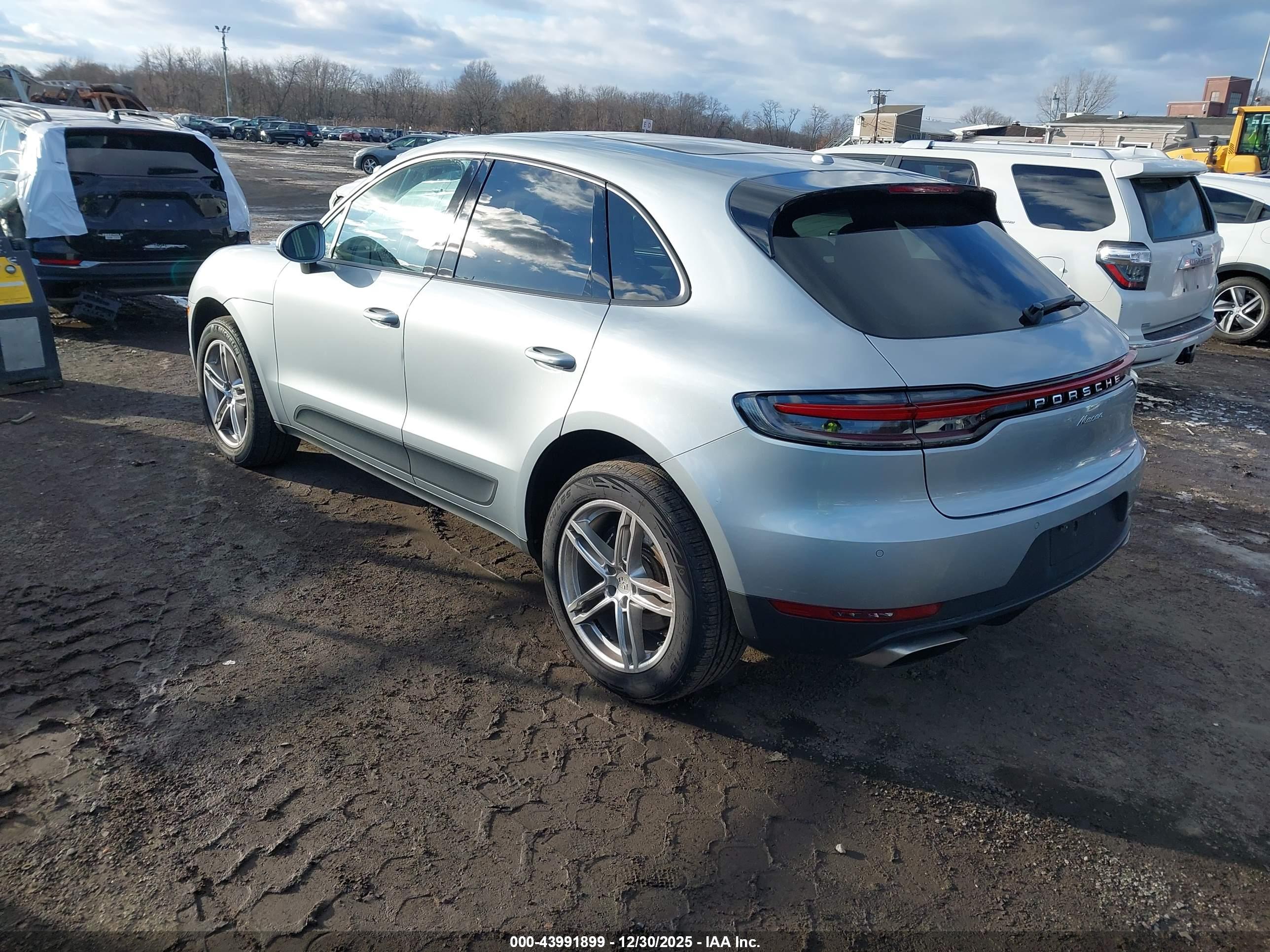 PORSCHE MACAN image 3