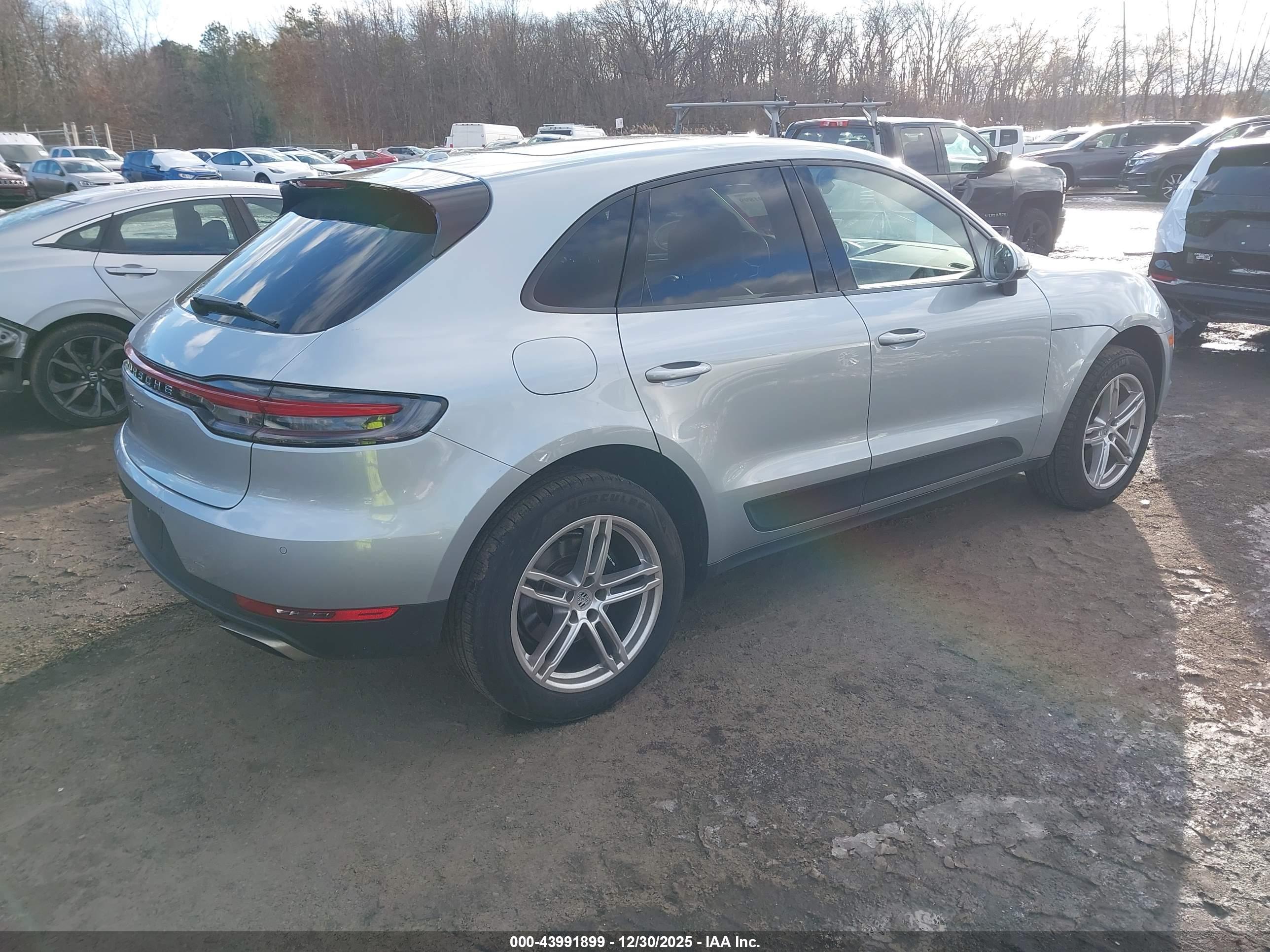 PORSCHE MACAN image 4