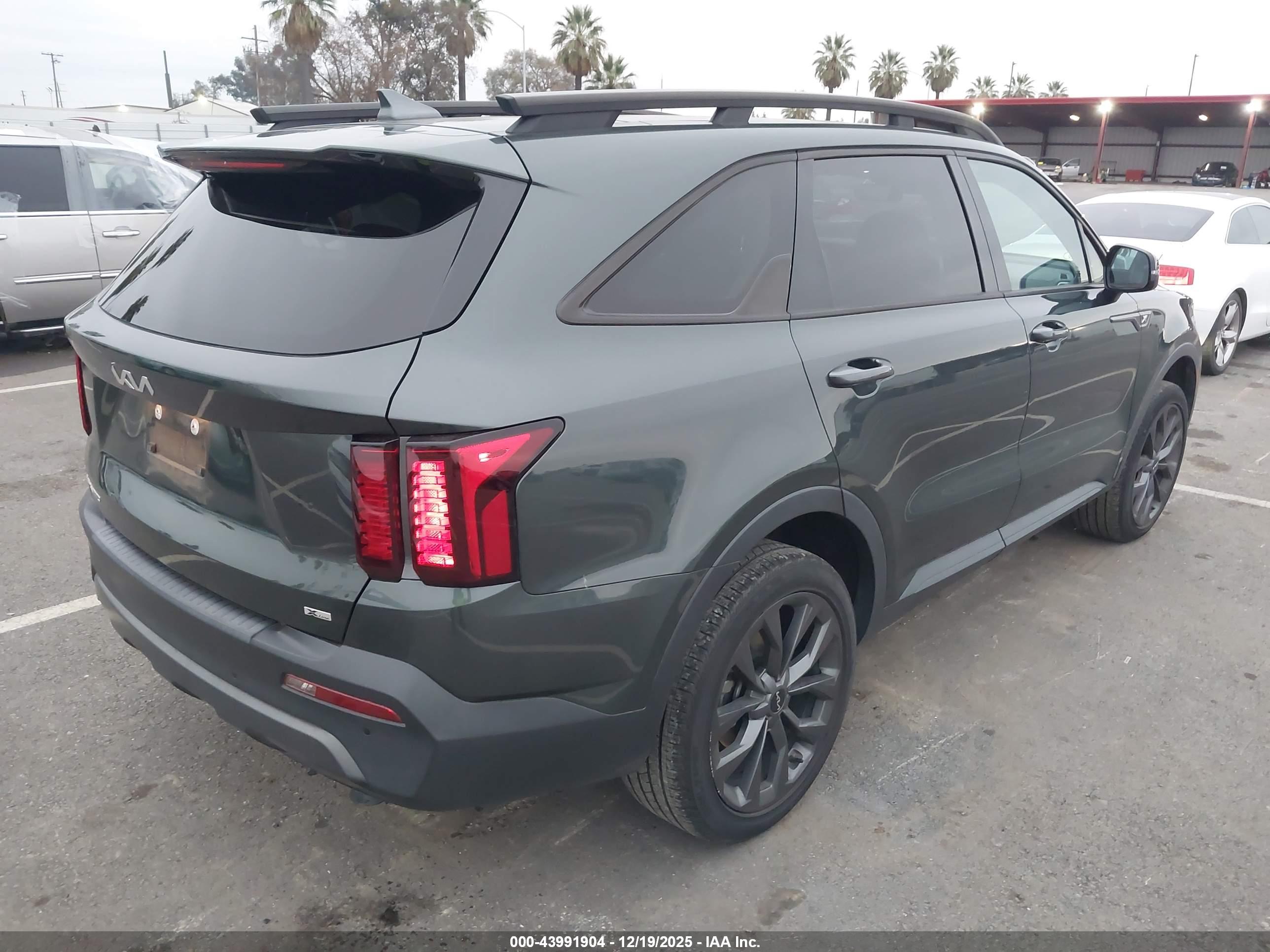 KIA SORENTO image 4