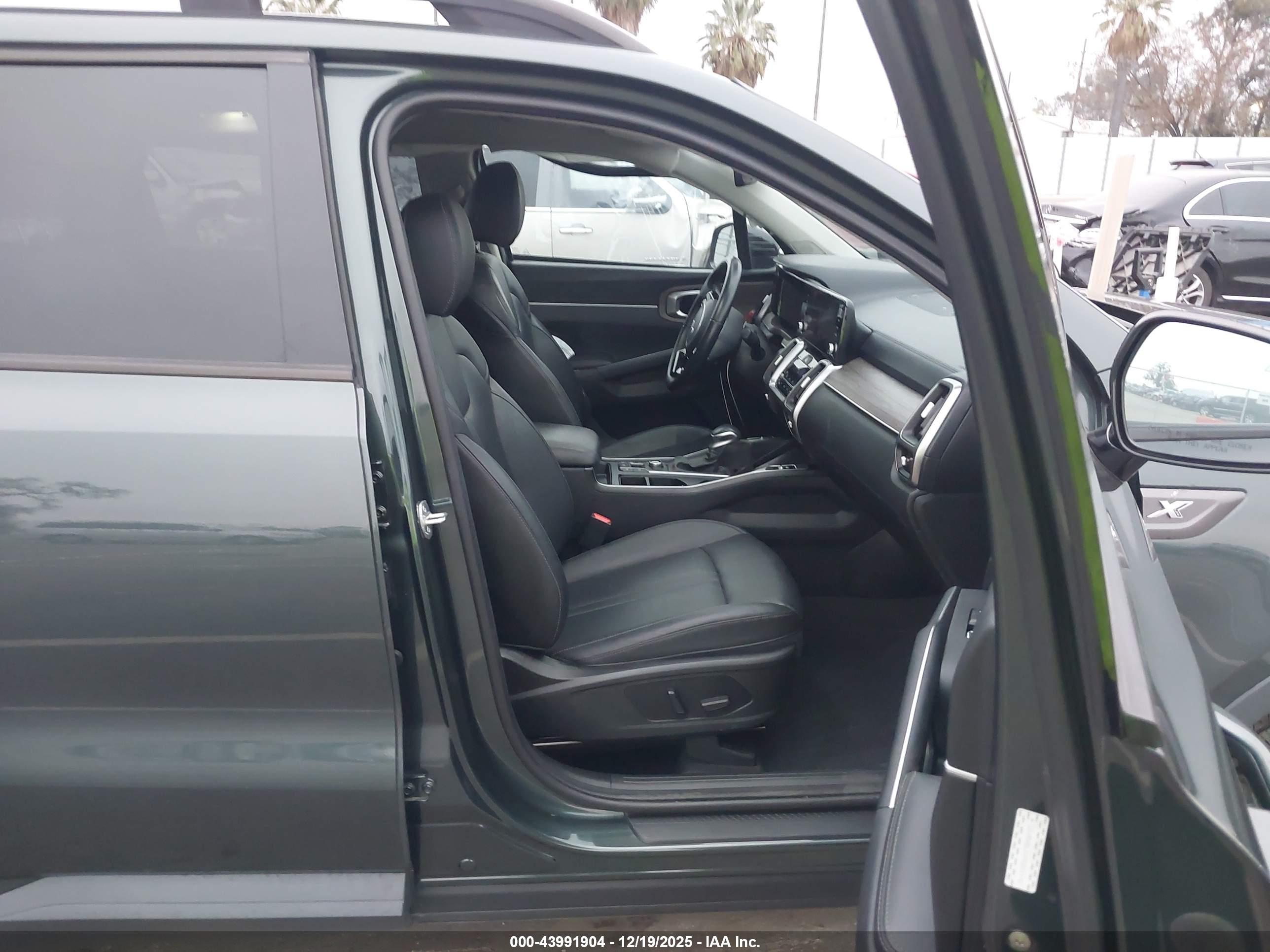 KIA SORENTO image 5