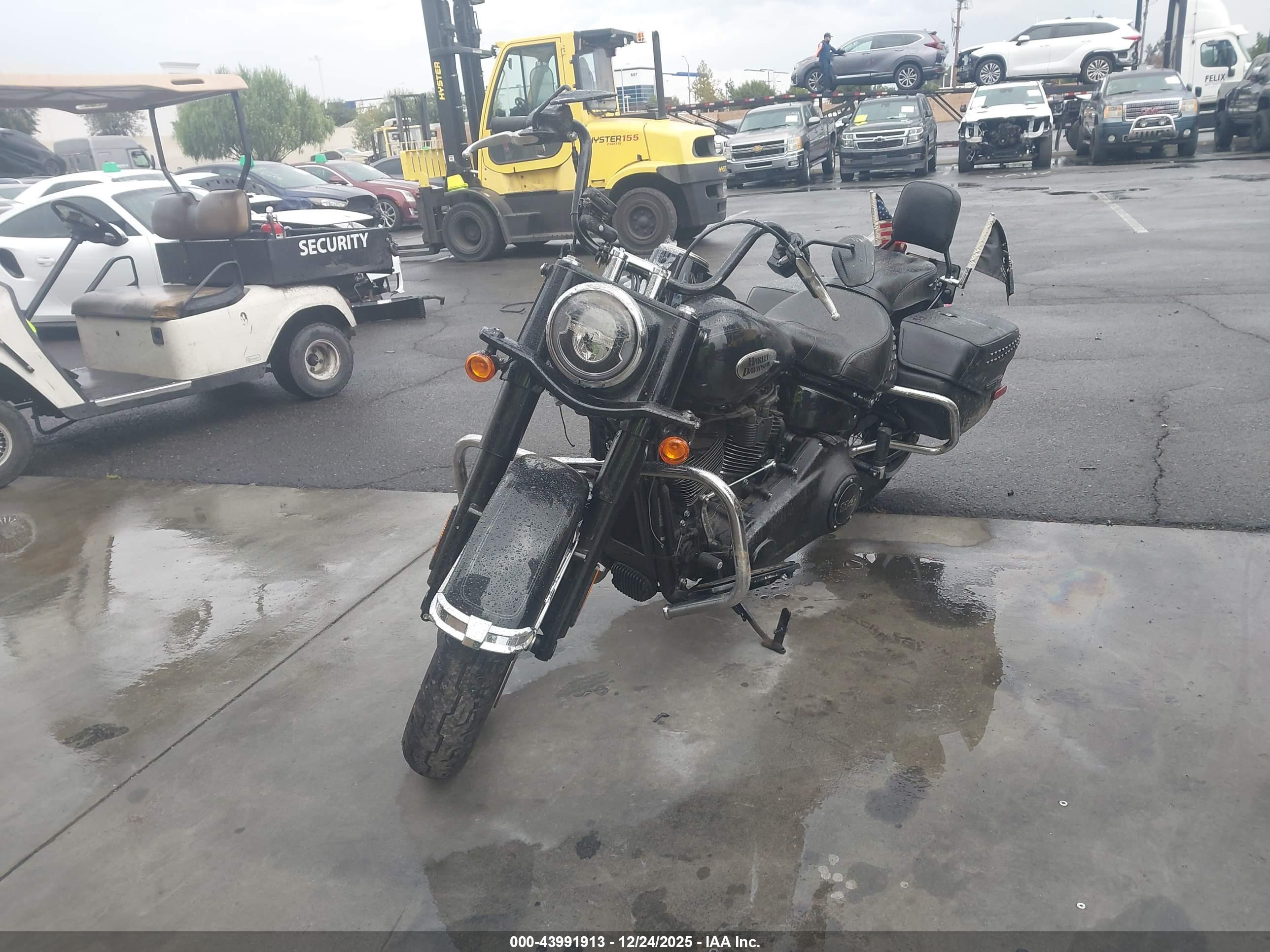HARLEY-DAVIDSON FLHCS image 2