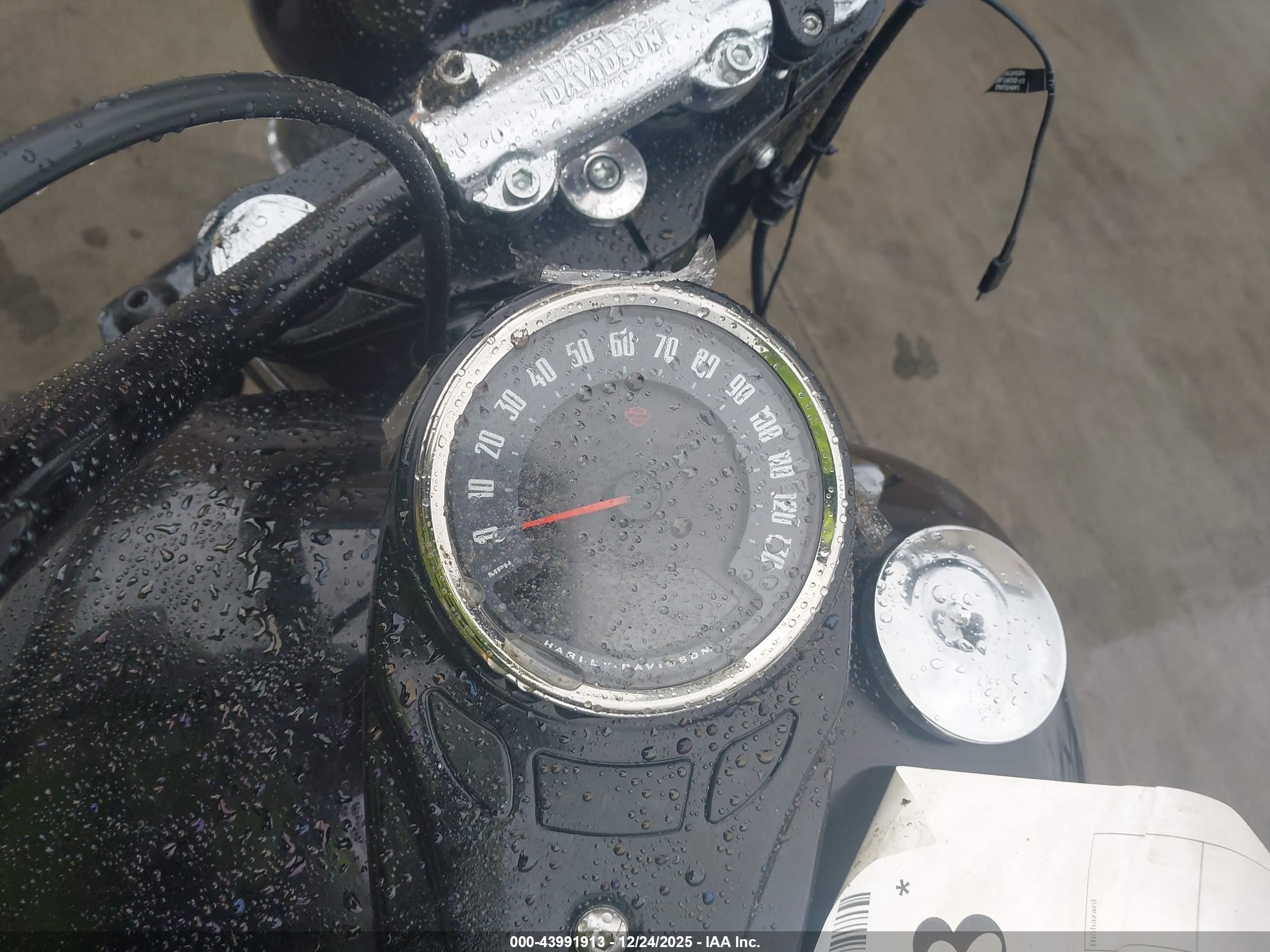 HARLEY-DAVIDSON FLHCS image 7