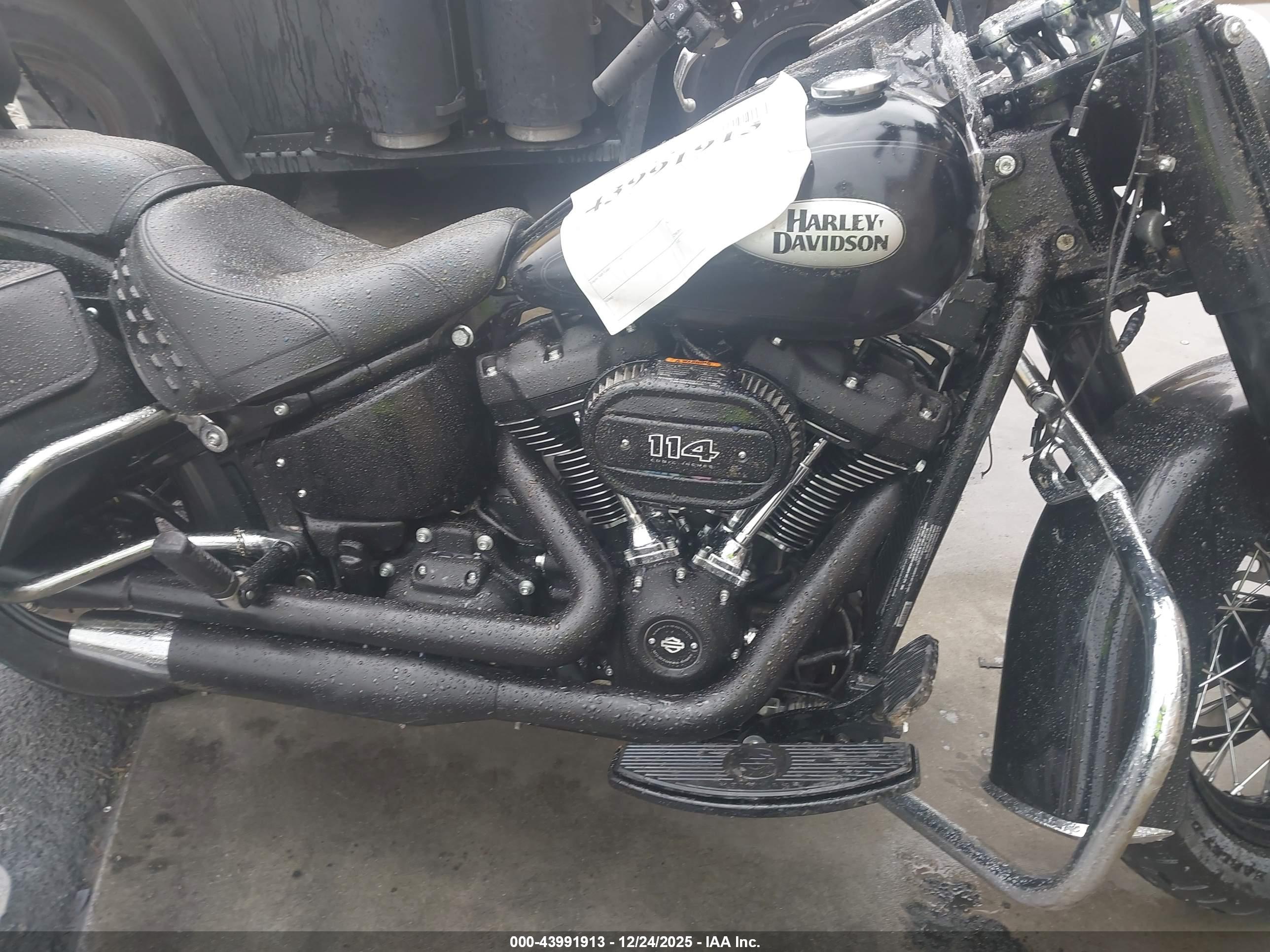 HARLEY-DAVIDSON FLHCS image 8