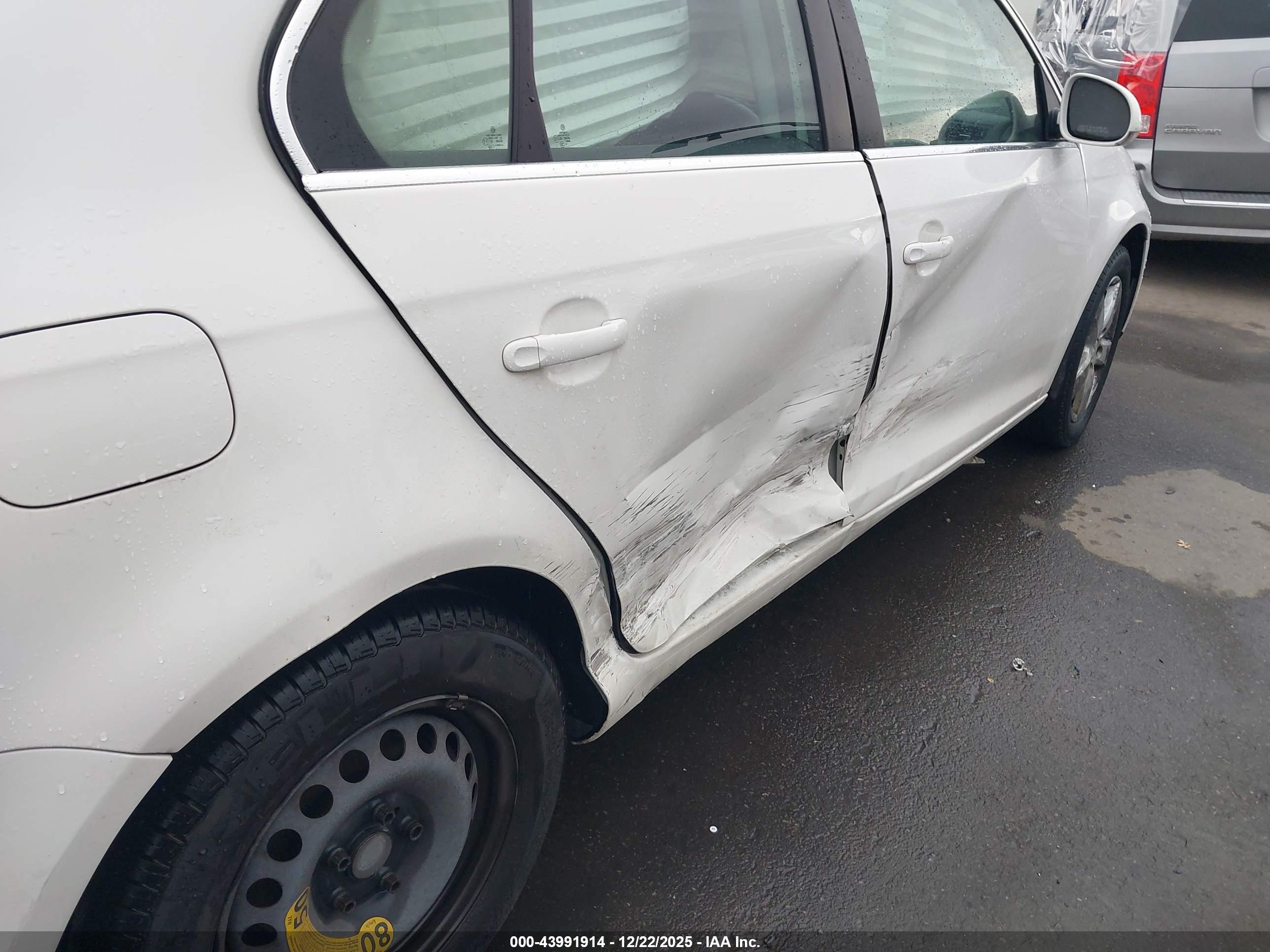 VOLKSWAGEN JETTA image 6
