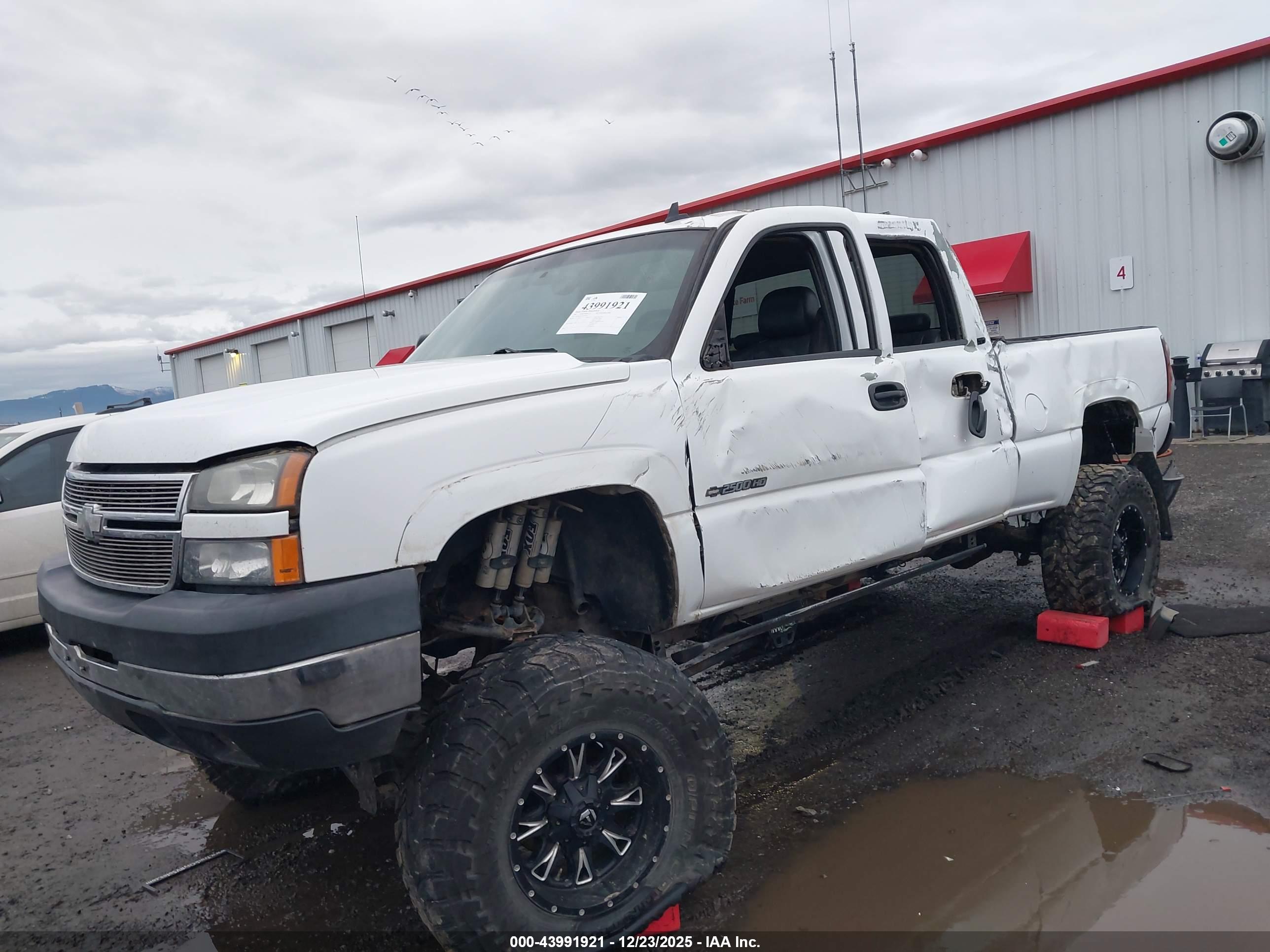 CHEVROLET SILVERADO image 2
