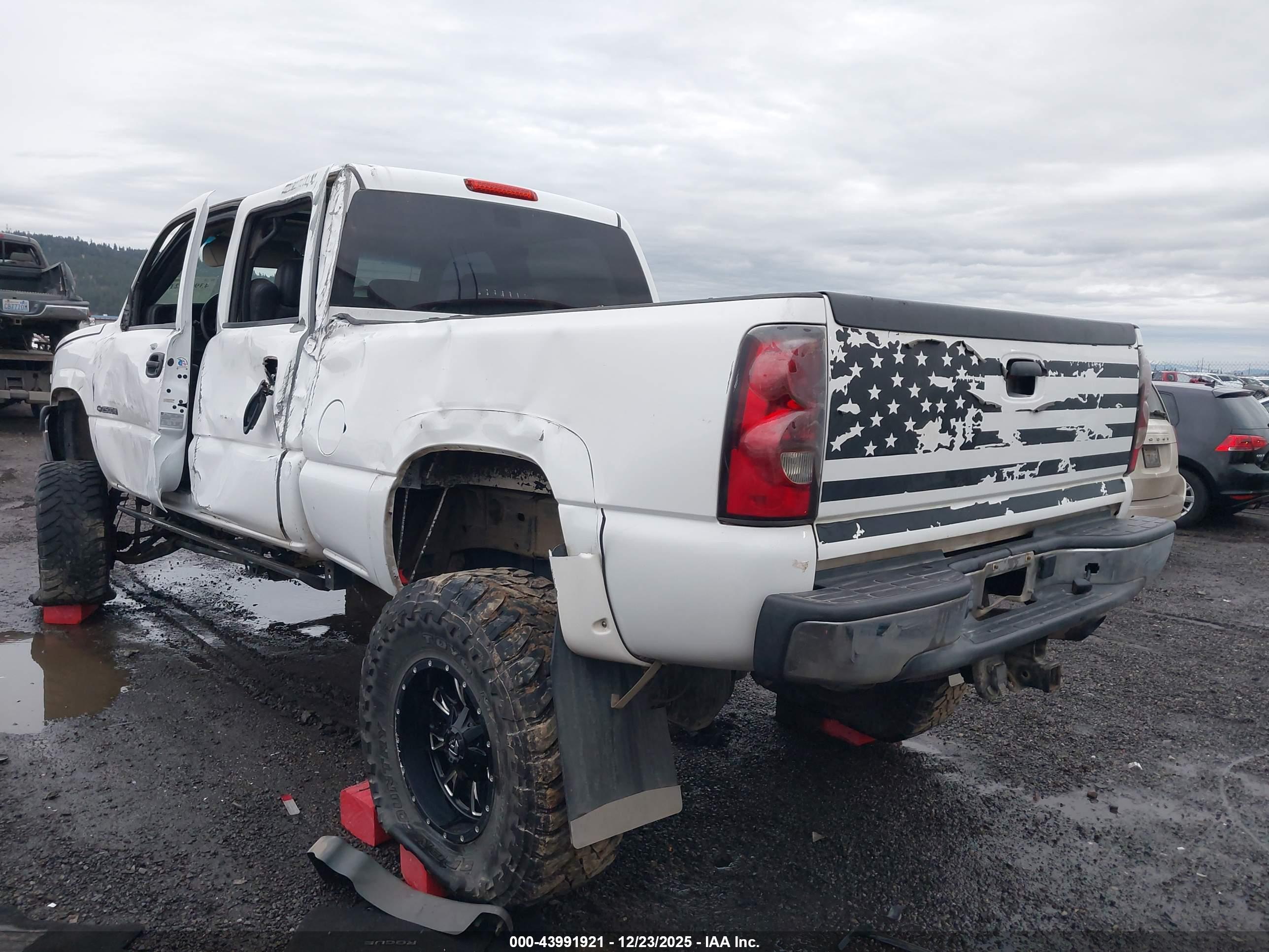 CHEVROLET SILVERADO image 3