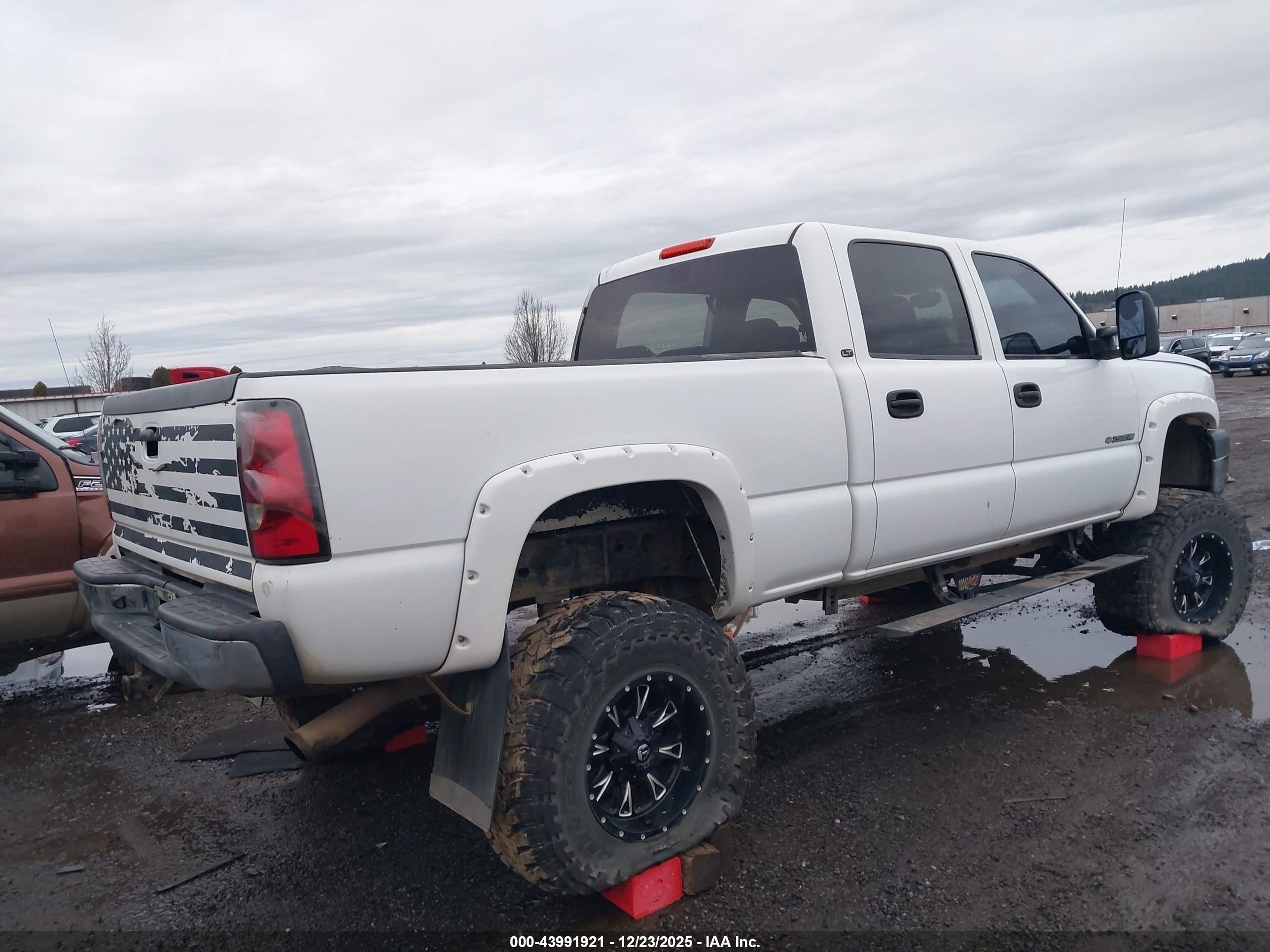 CHEVROLET SILVERADO image 4