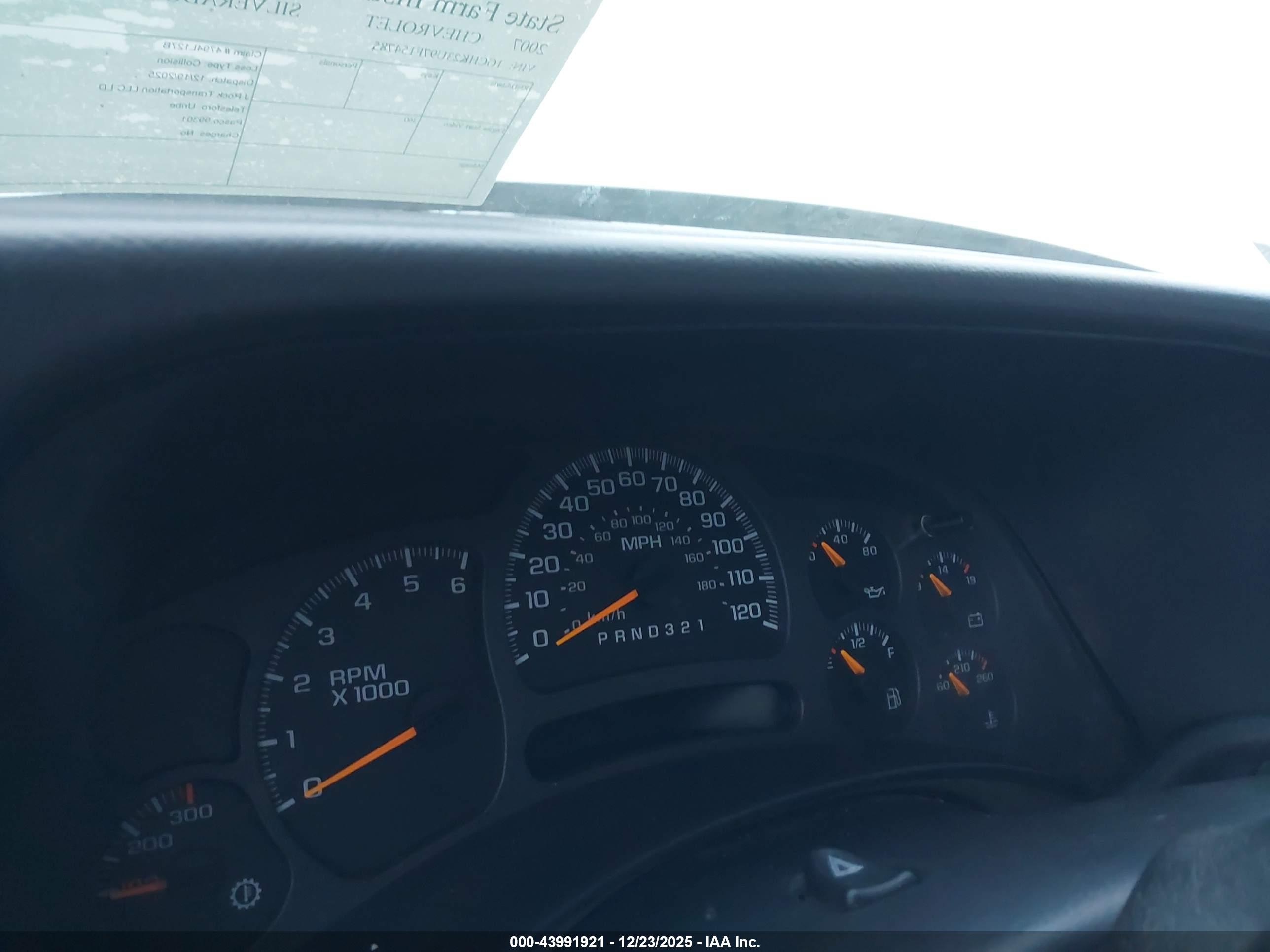 CHEVROLET SILVERADO image 7