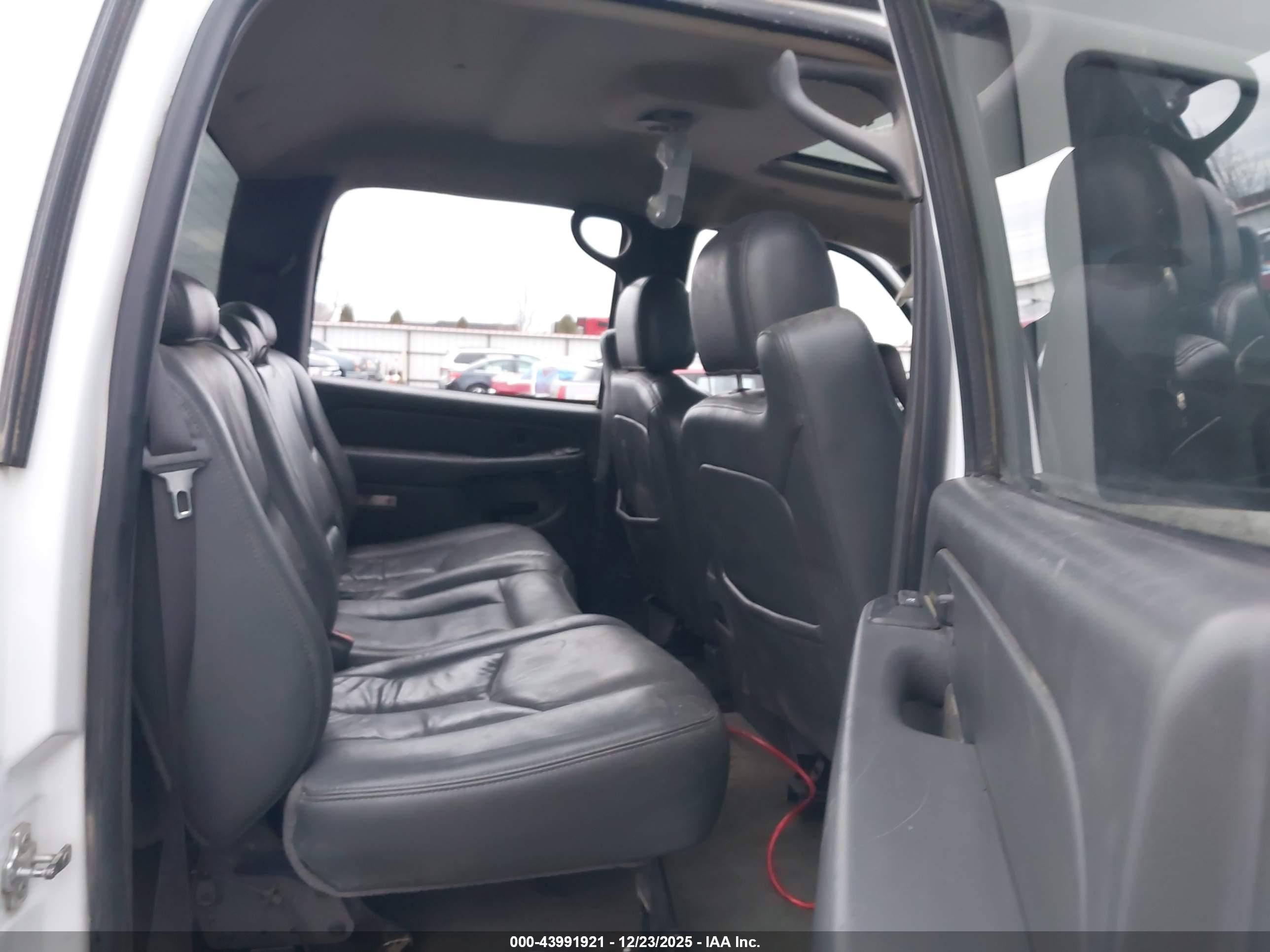 CHEVROLET SILVERADO image 8