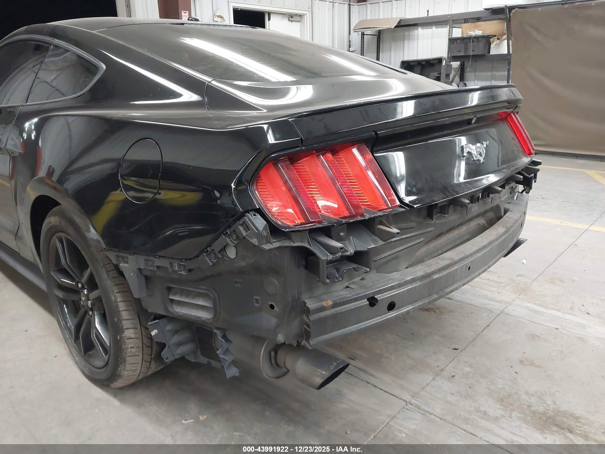 FORD MUSTANG image 6