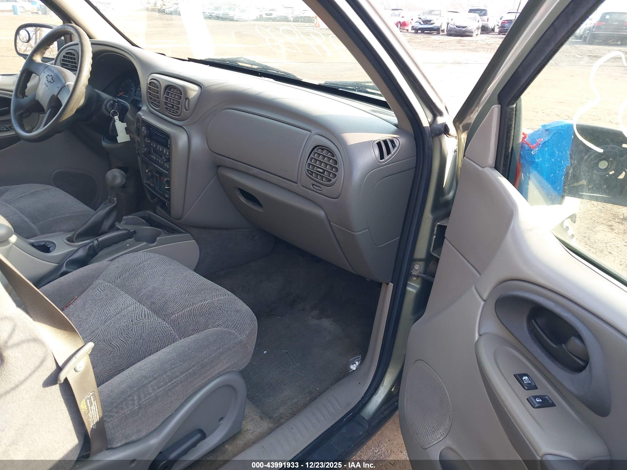 CHEVROLET TRAILBLAZER image 5