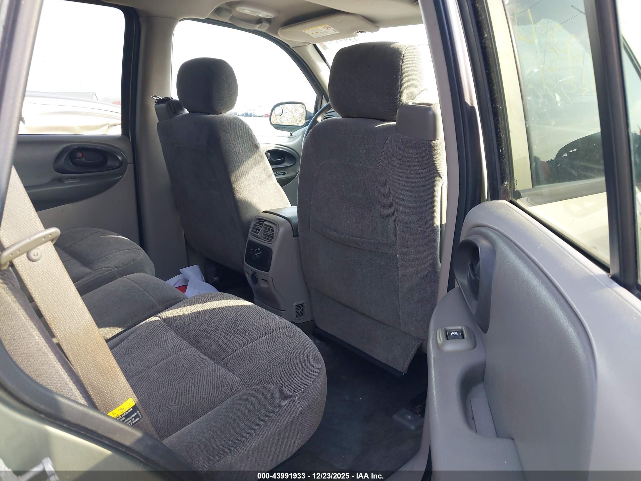 CHEVROLET TRAILBLAZER image 8