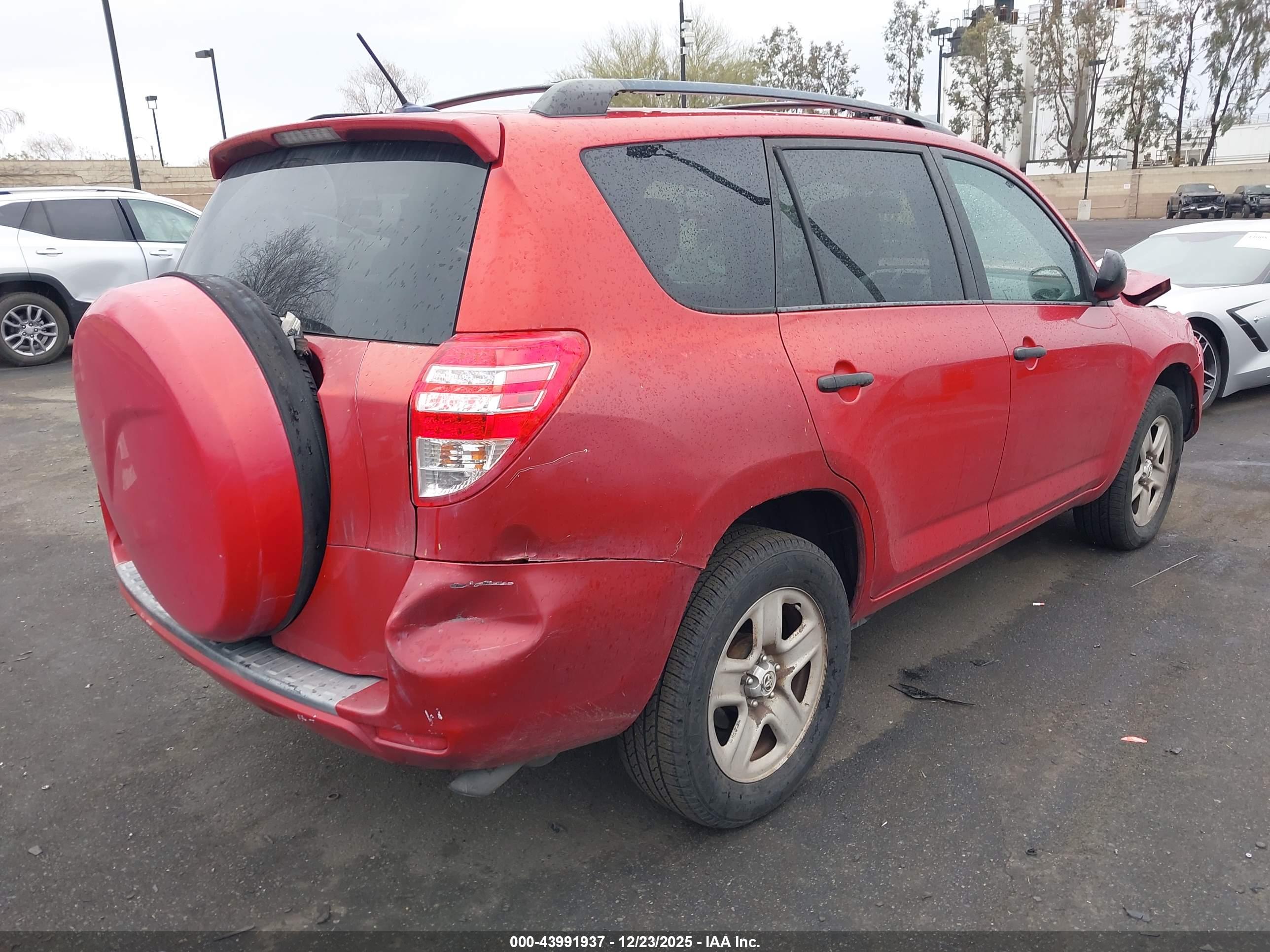 TOYOTA RAV4 image 4