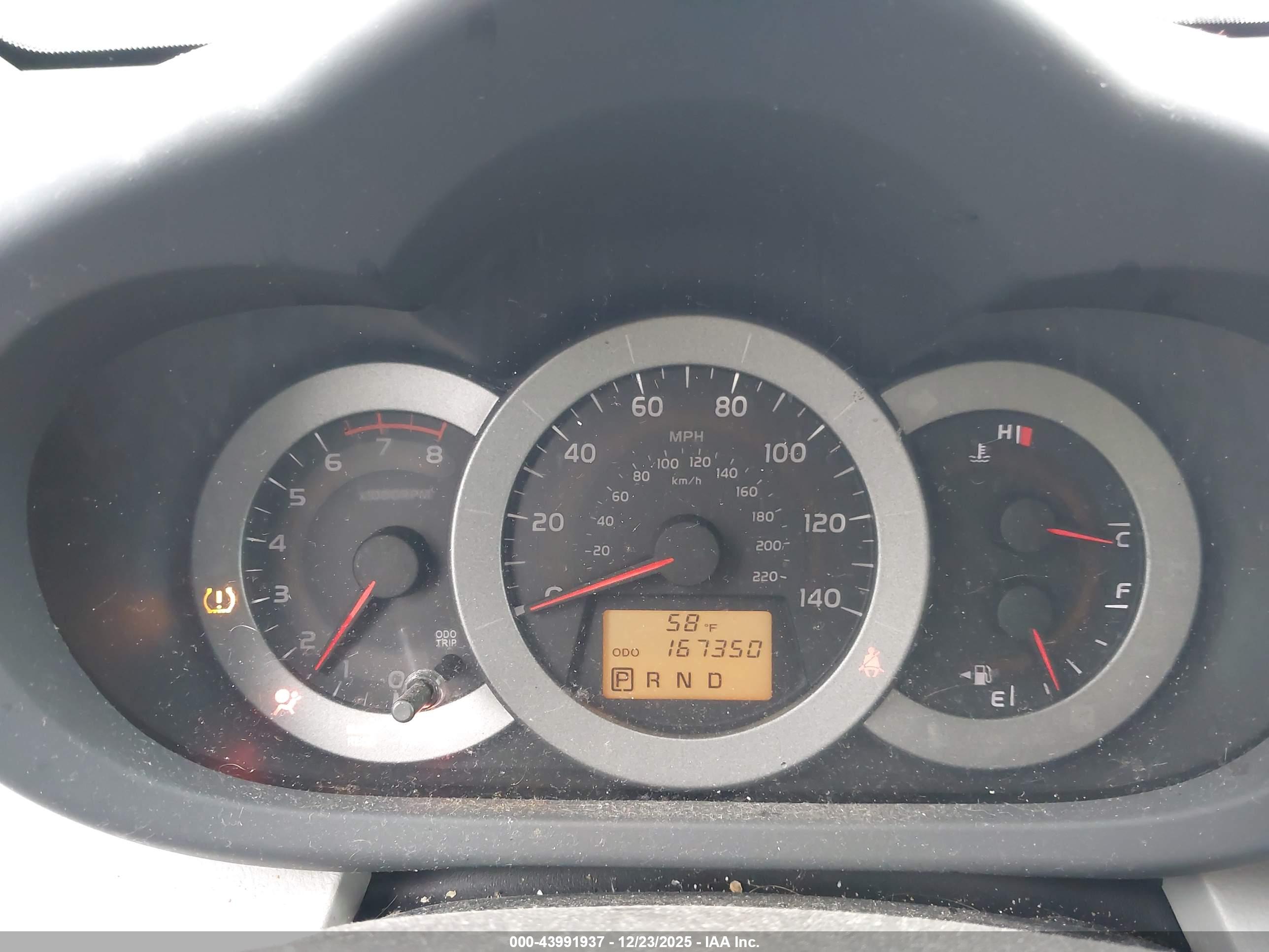 TOYOTA RAV4 image 7