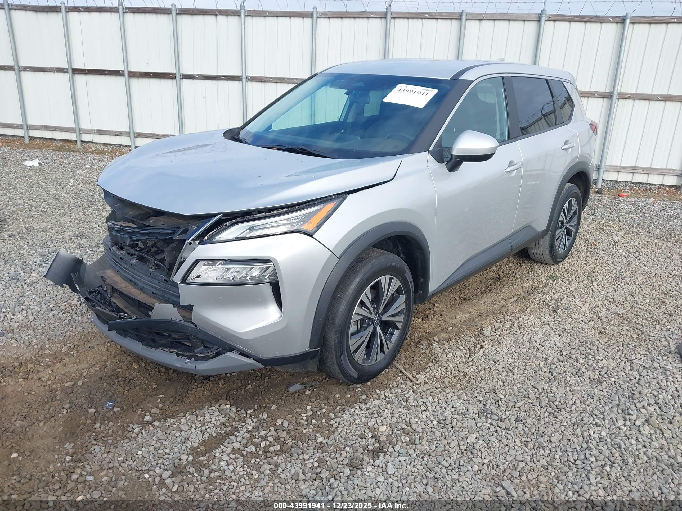 NISSAN ROGUE image 2